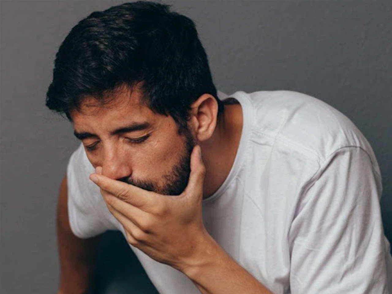 Đối tượng có nguy cơ cao bị nôn ra máu bao gồm người nghiện rượu và bệnh nhân viêm loét dạ dày