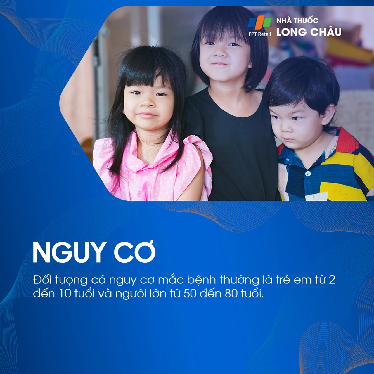 Trẻ 2–10 tuổi và người lớn 50–80 tuổi dễ mắc hơn các nhóm tuổi khác.