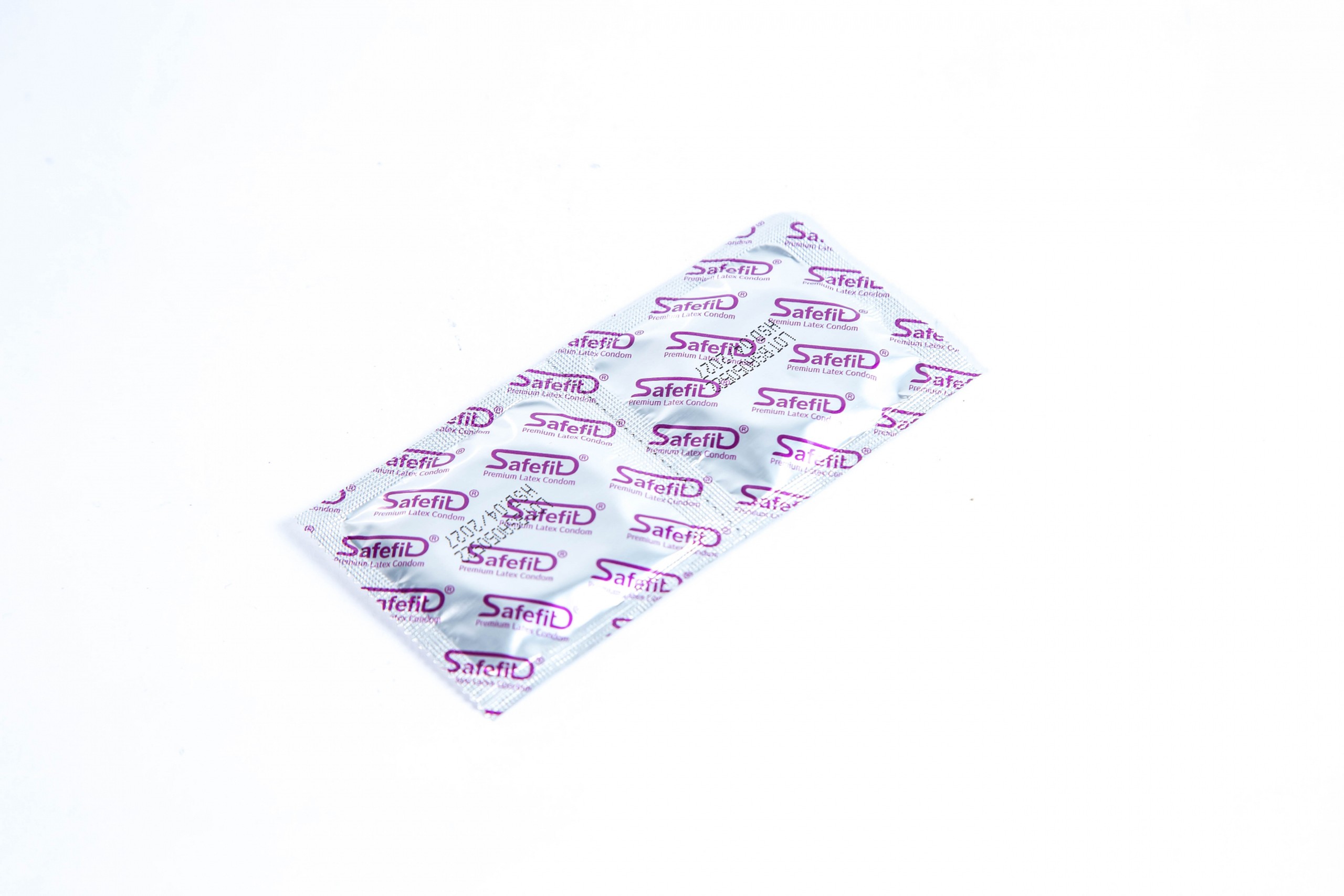 Bao cao su Safefit Freezer Max S52 chứa nhiều gel làm mát, kéo dài thời gian (10 cái)