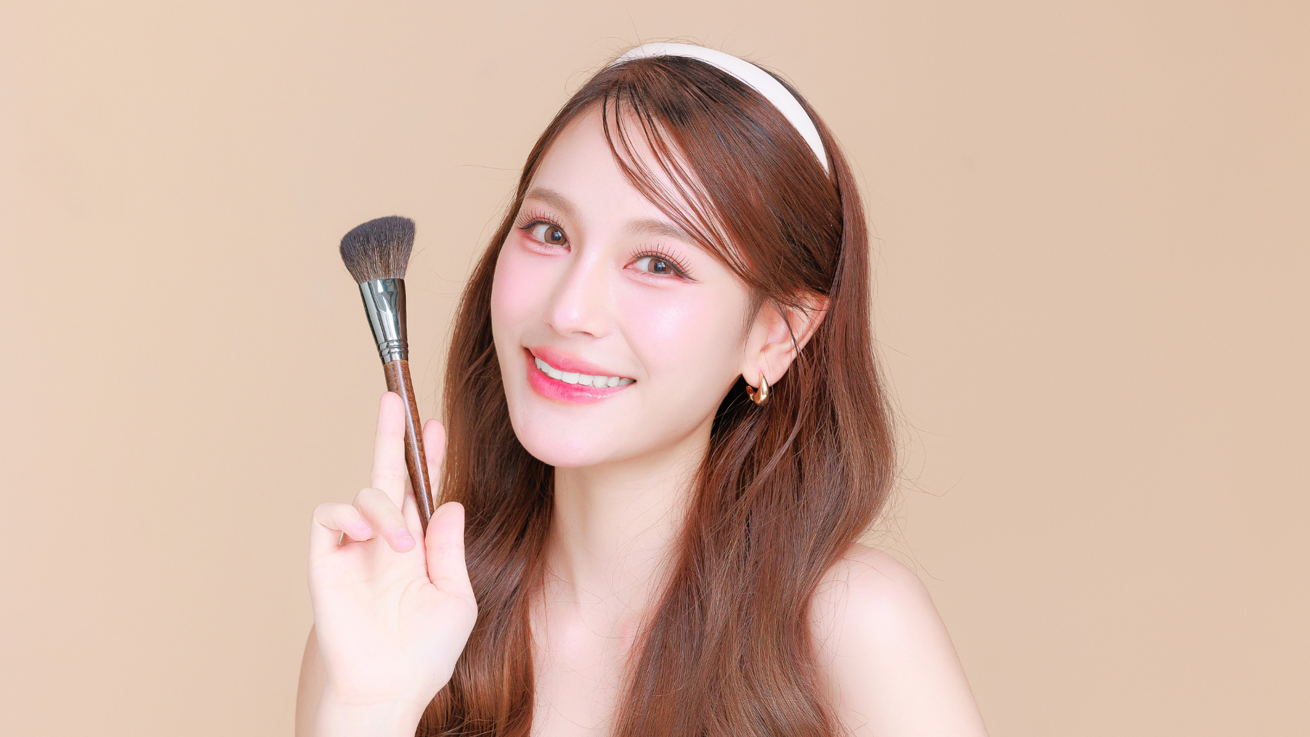 Cách trang điểm nhẹ nhàng: 11 bước đơn giản cho người mới