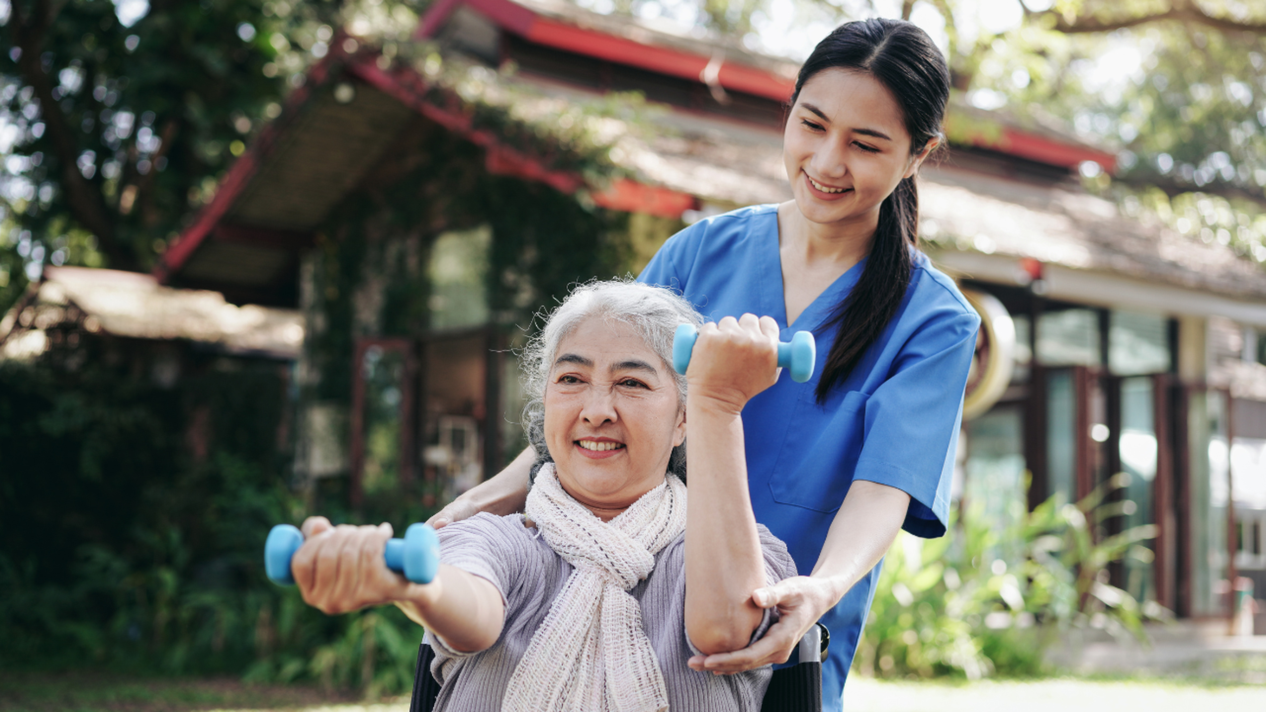 Chăm sóc sức khỏe người cao tuổi đúng cách để duy trì thể lực và tinh thần