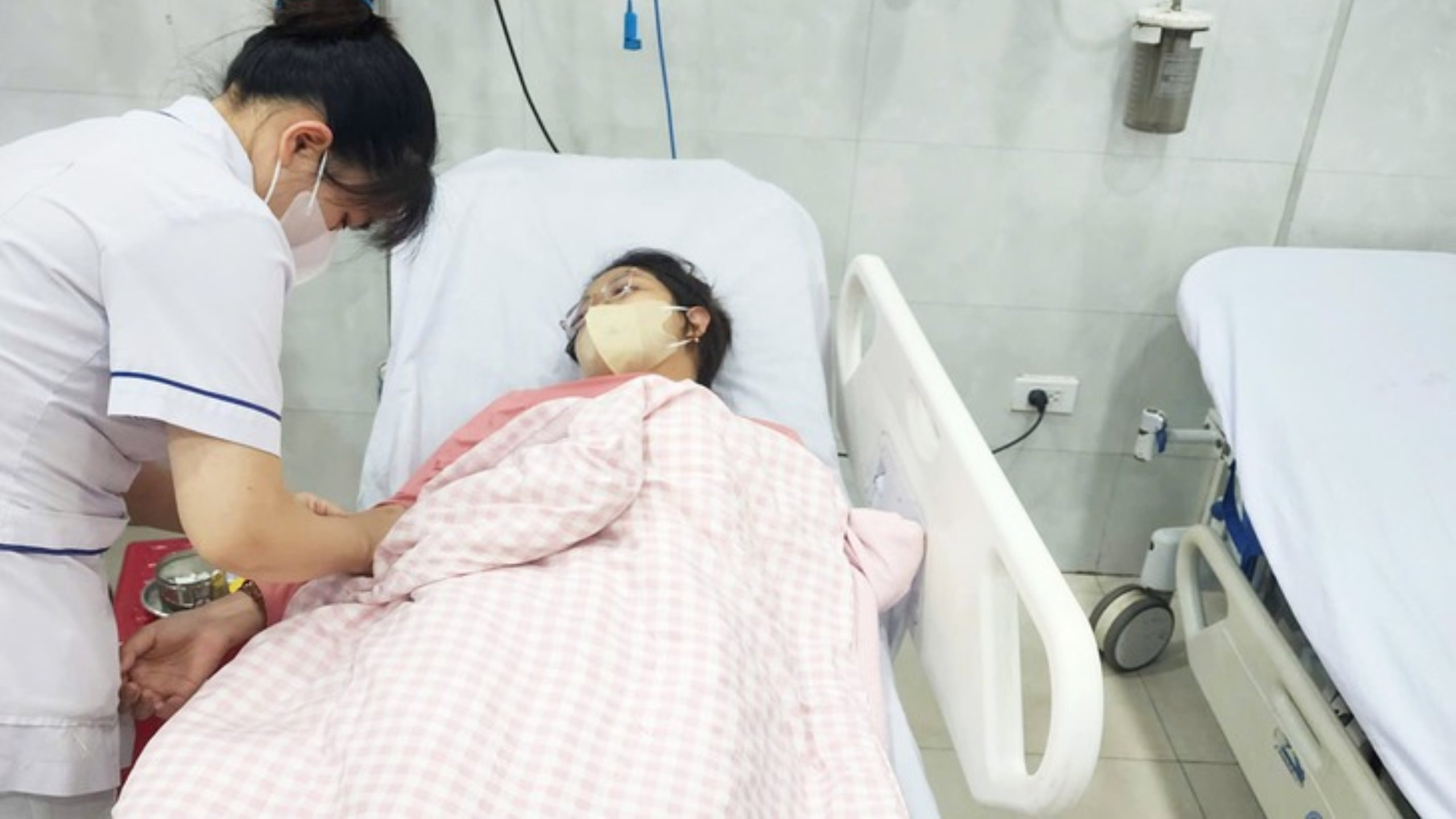 Cuối tuần ghi nhận 2 vụ ngộ độc tập thể sau ăn bánh mì