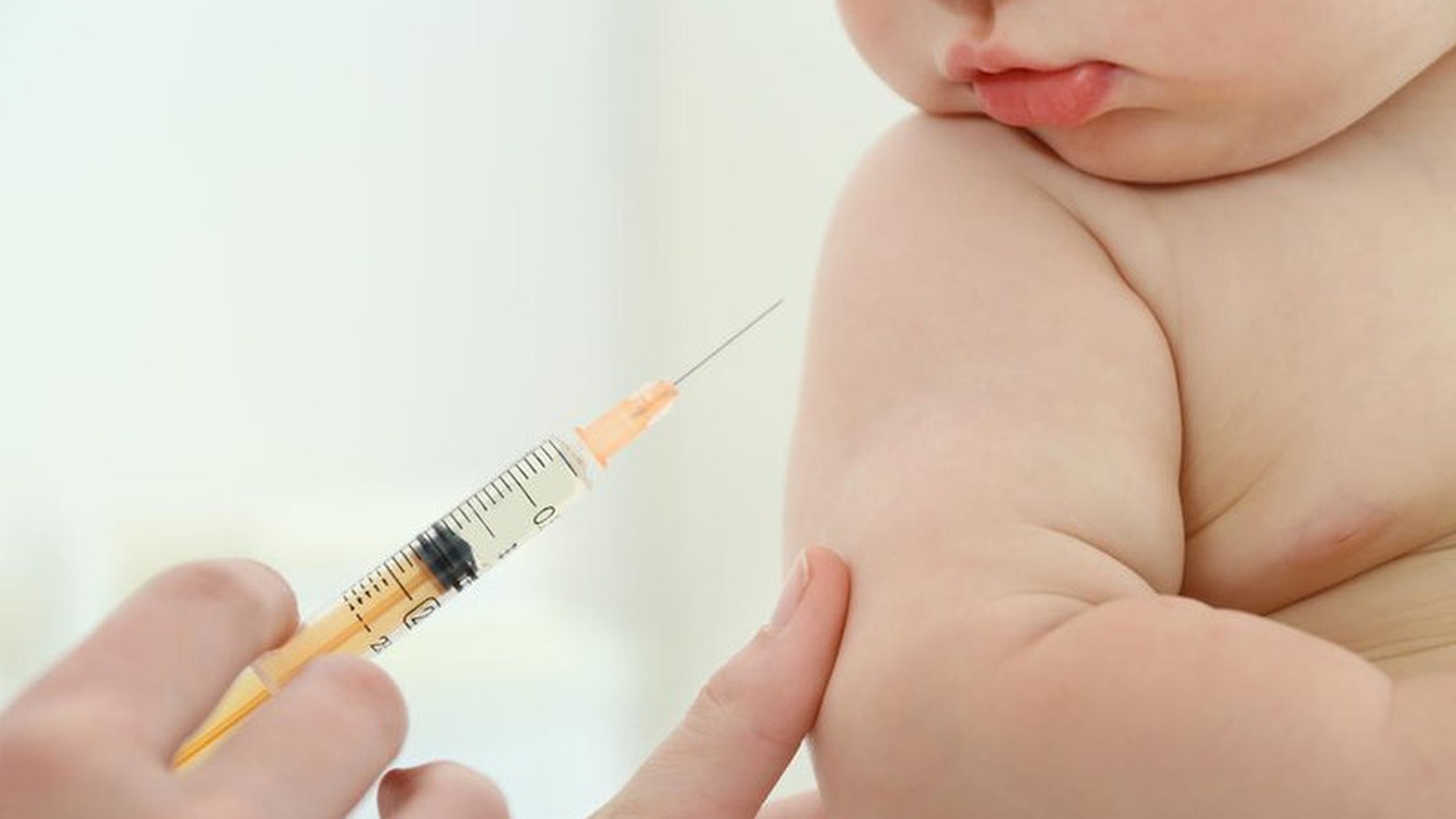 Giải đáp thắc mắc tiêm mũi sởi cho bé giá bao nhiêu?