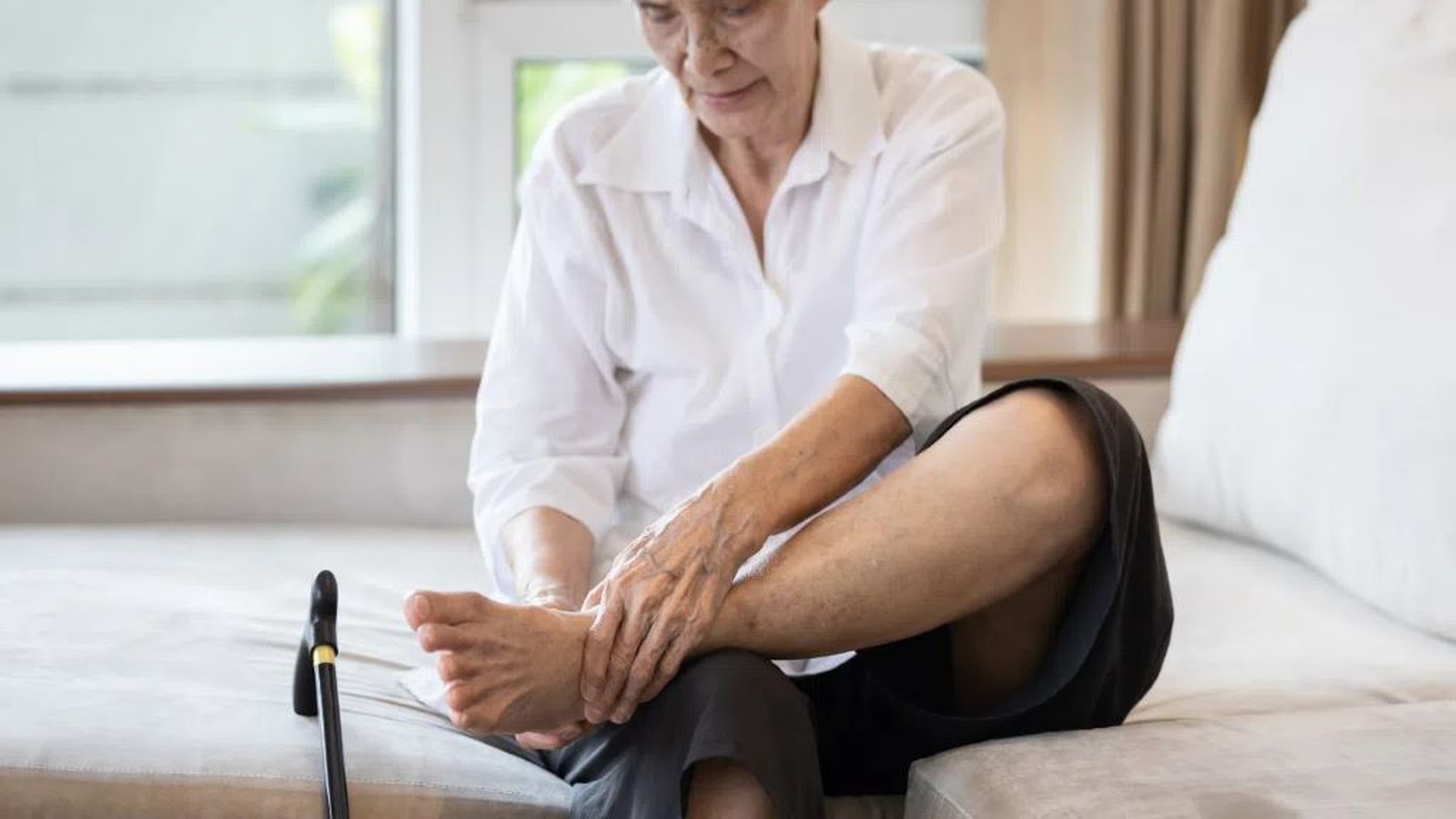 Nguyên nhân người cao tuổi hay bị chuột rút và cách xử lý hiệu quả