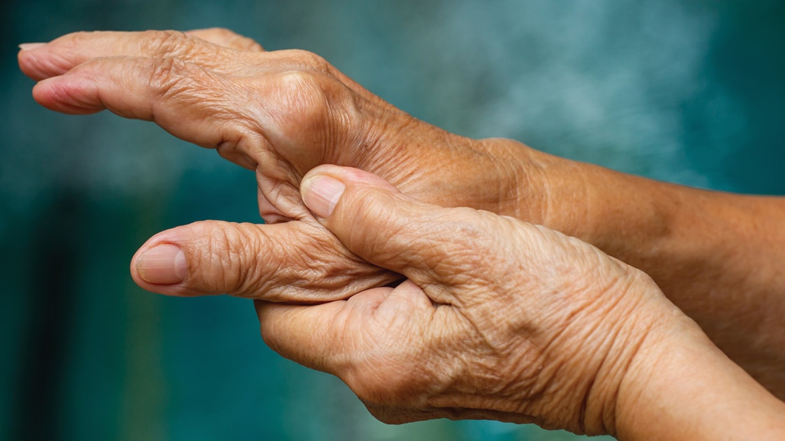 Viêm đa khớp ở người già là gì? Những thông tin quan trọng cần biết