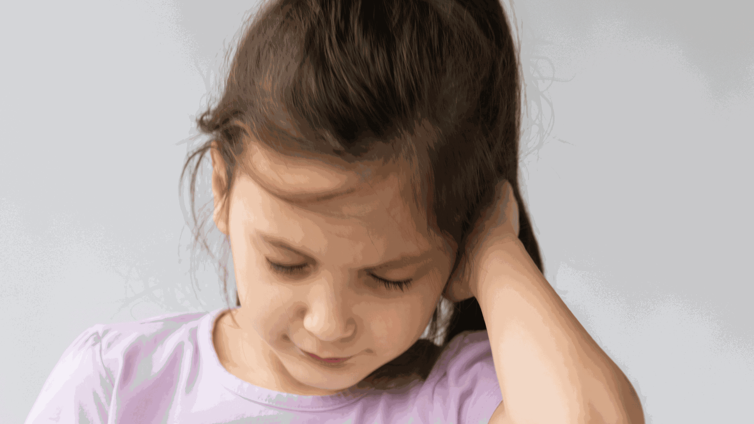 Trẻ kêu đau tai phải làm sao? Những điều bố mẹ cần lưu ý