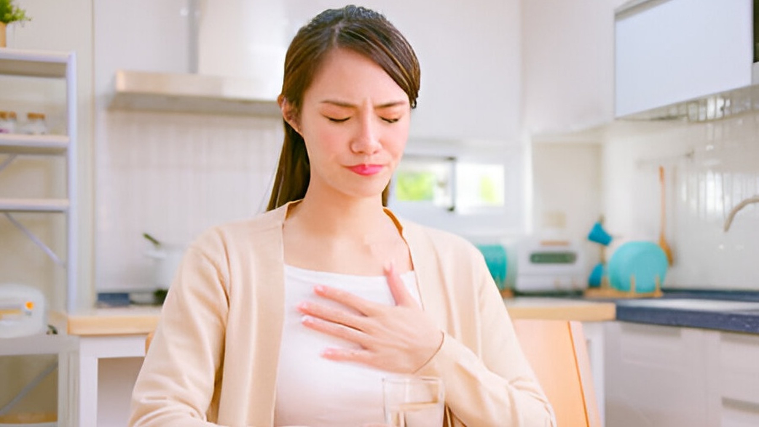 Khó nuốt nước bọt là dấu hiệu của bệnh gì? Chẩn đoán và điều trị hiệu quả