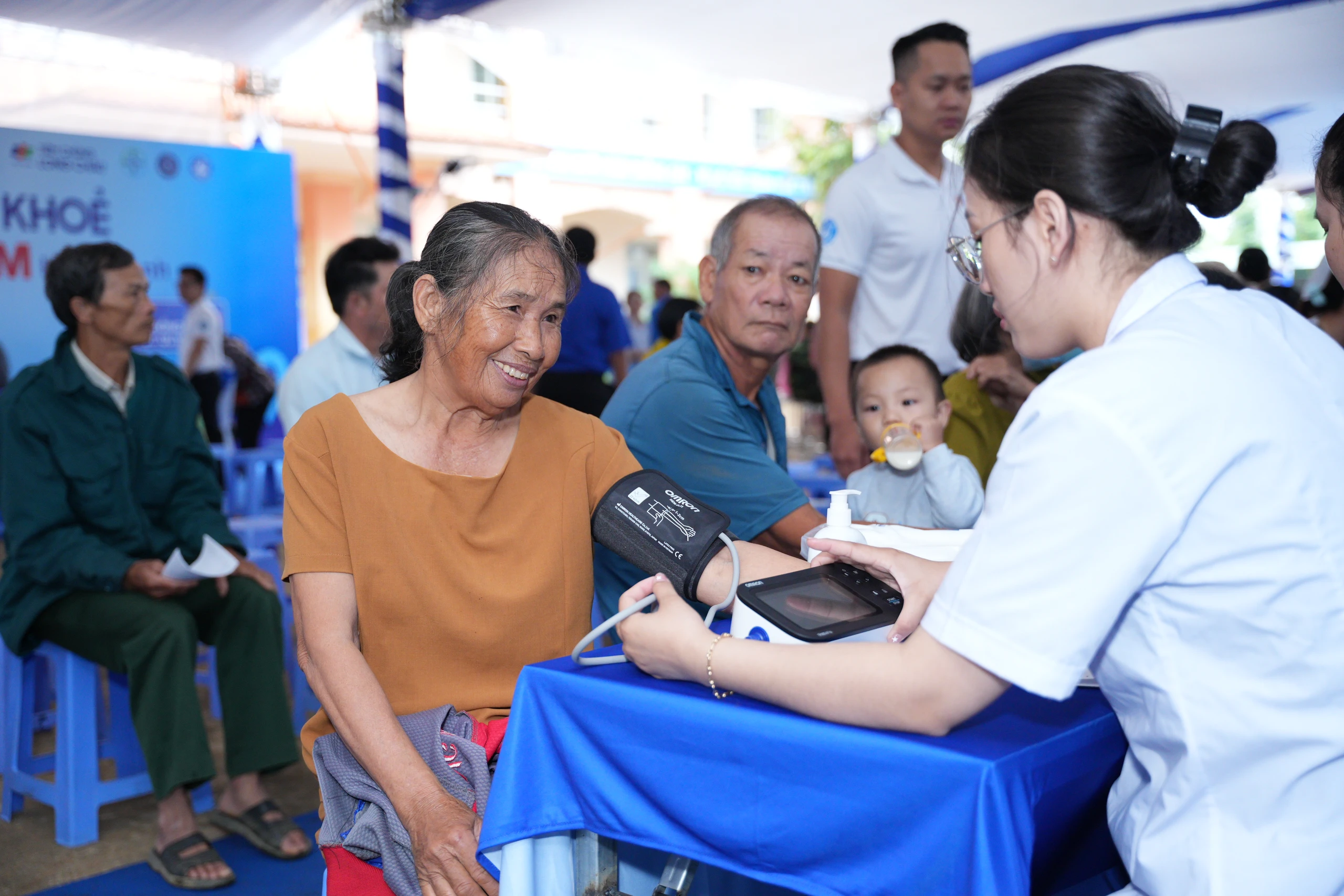 Nối dài “Hành trình sức khỏe”: Long Châu đồng hành tầm soát đột quỵ, cấp phát thuốc miễn phí cho hàng ngàn người dân phường Đông Gia Nghĩa, tỉnh Lâm Đồng