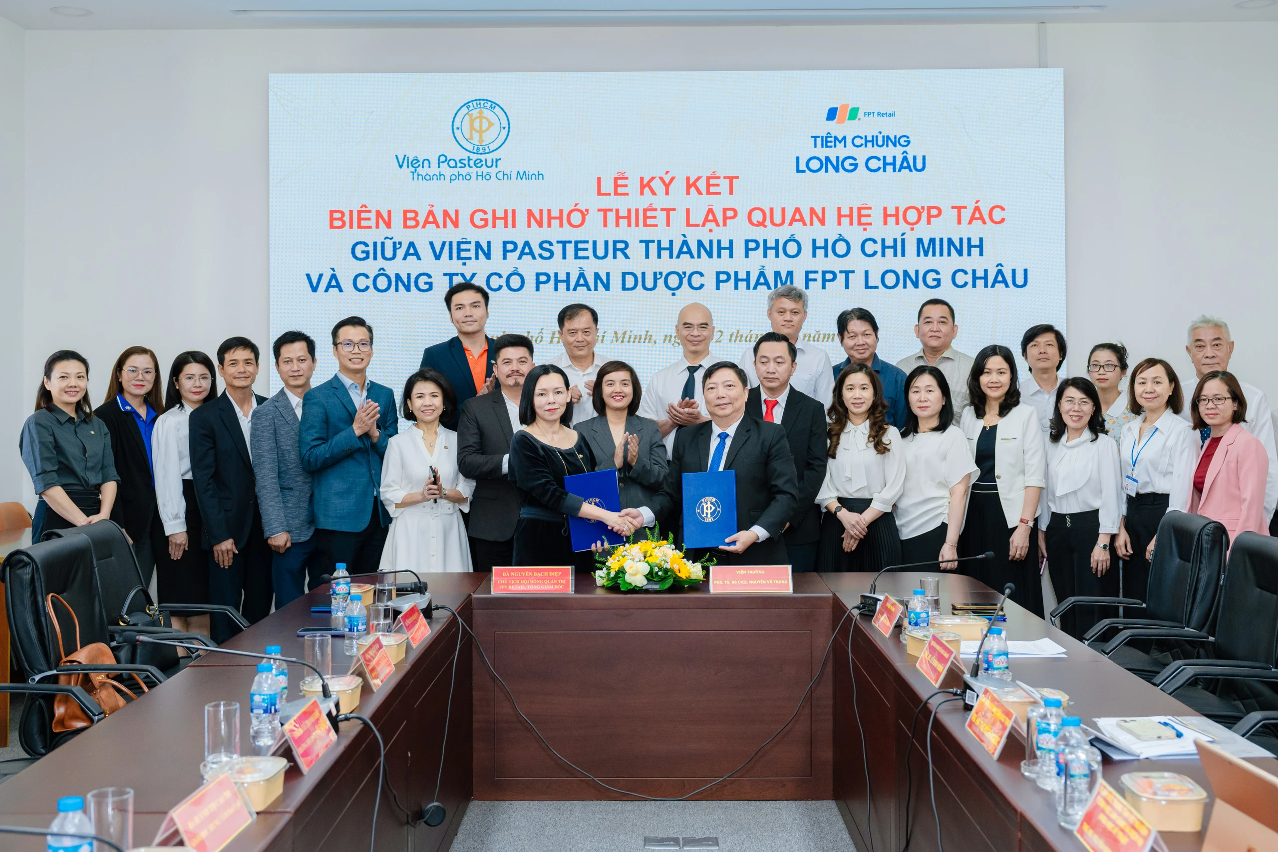 Kết nối nguồn lực y tế dự phòng vì Việt Nam khỏe mạnh: Long Châu và Viện Pasteur TP. Hồ Chí Minh hợp tác chiến lược toàn diện