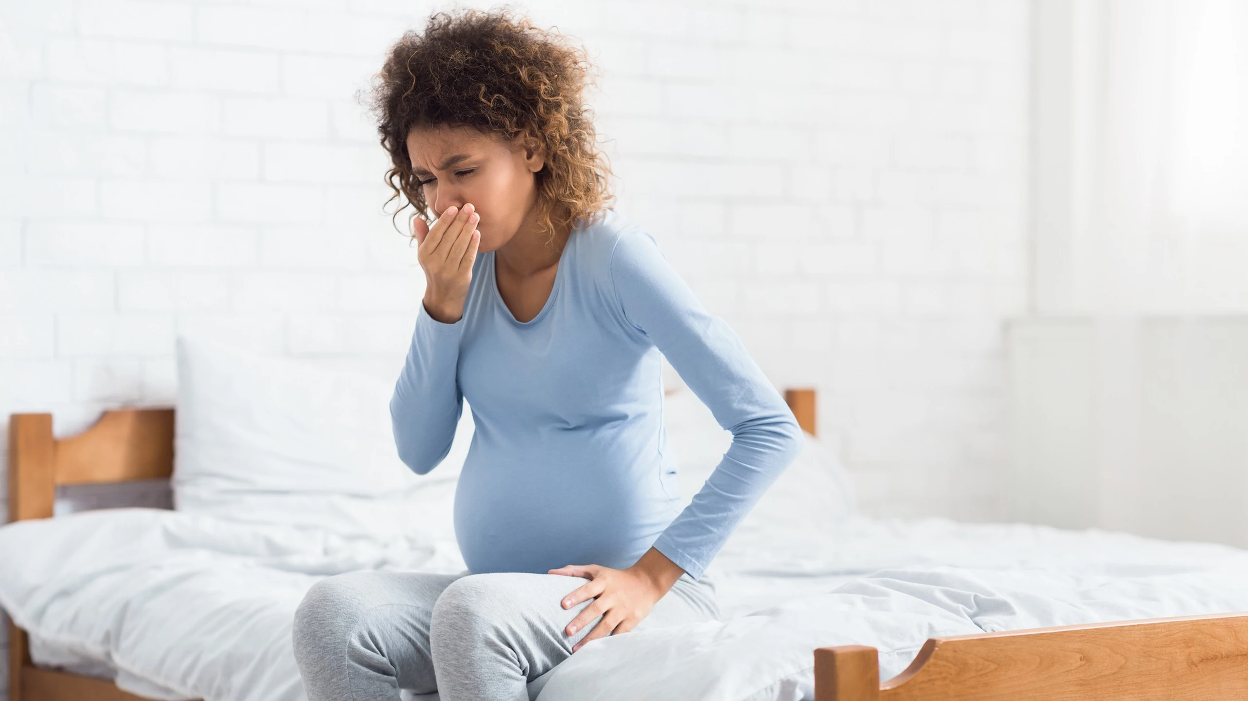 Bầu tháng cuối buồn nôn có sao không? Khi nào mẹ bầu cần đi khám?