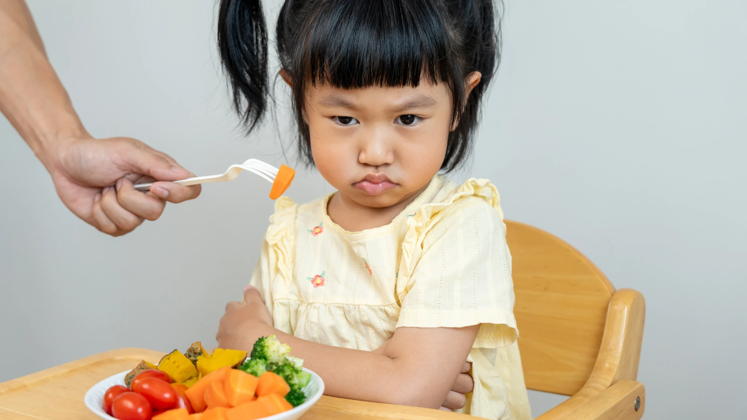 Bé biếng ăn phải làm sao? Khi nào cần đưa bé đi khám dinh dưỡng?