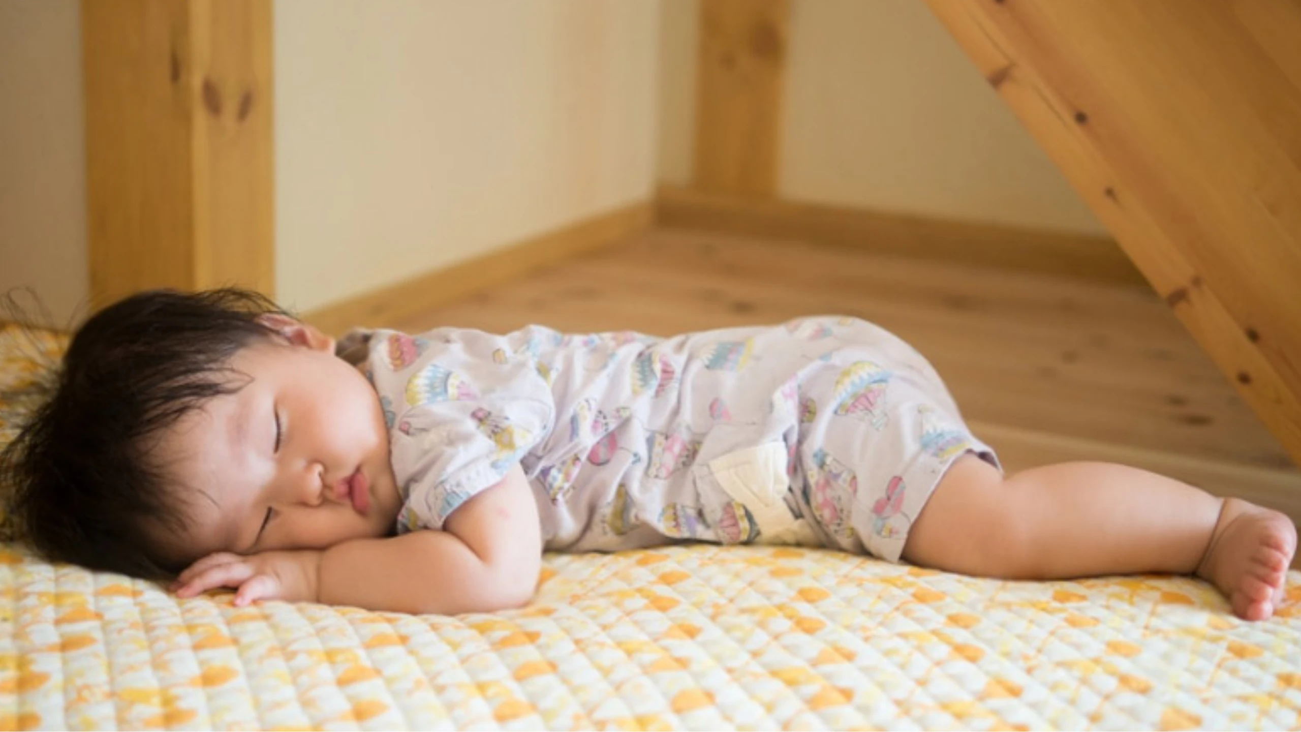 Bé tiêm 6 trong 1 về ngủ li bì, ngủ nhiều hơn bình thường liệu có sao không?