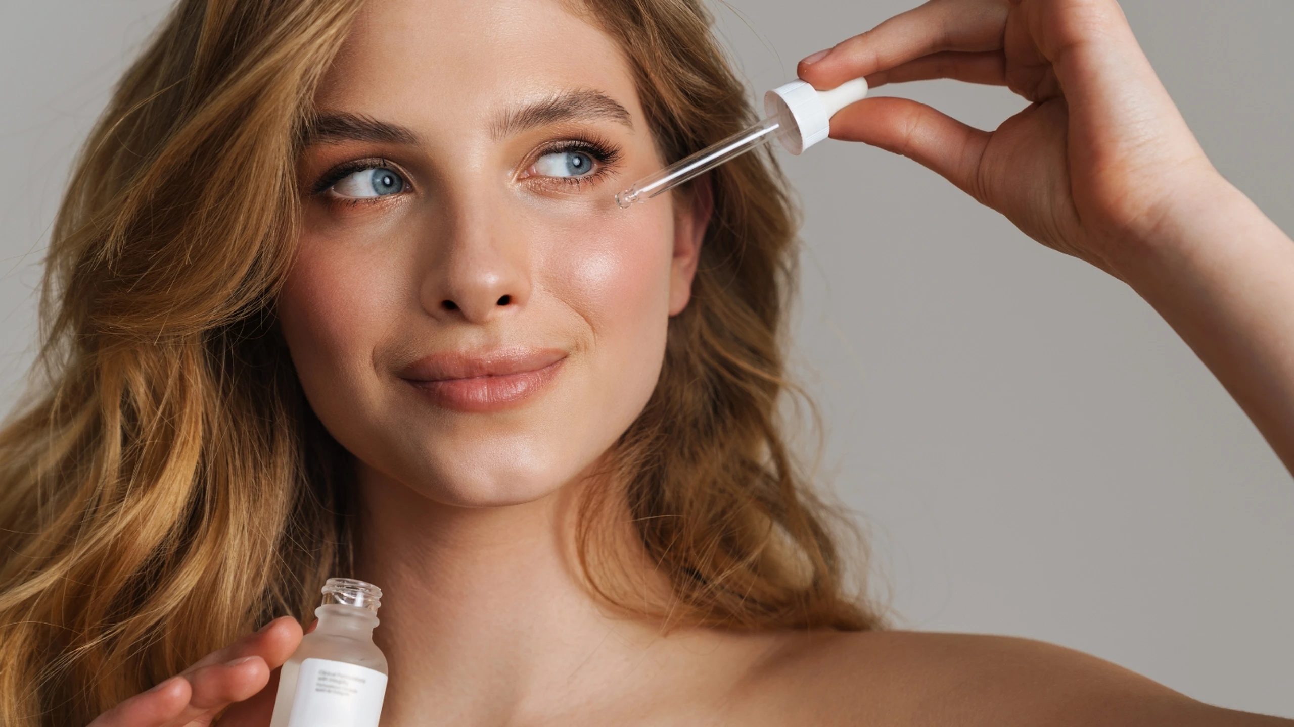 Bôi nước hoa hồng bao lâu thì bôi serum? Nên chờ đợi bao lâu giữa các bước chăm sóc da?