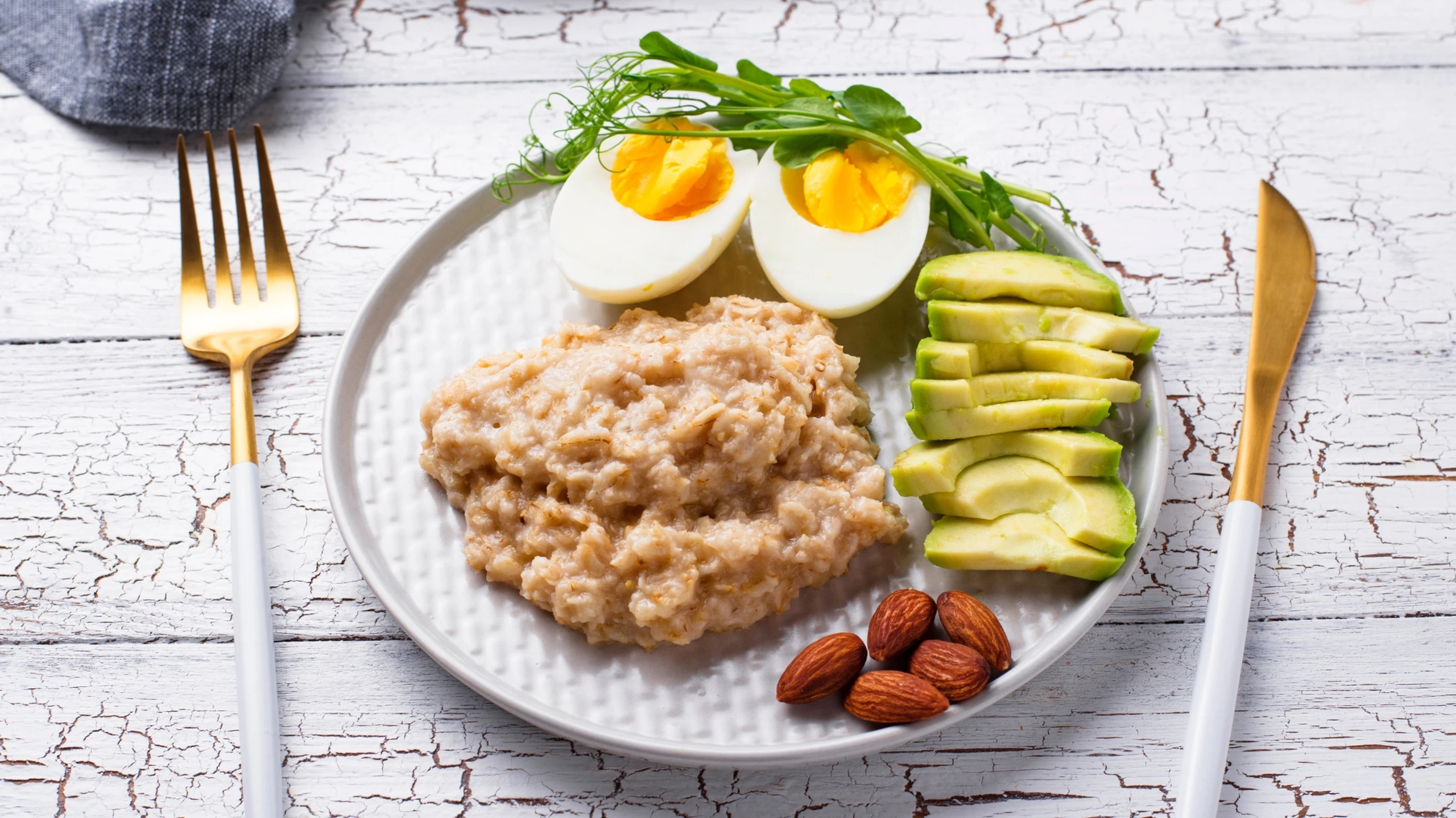 Bữa sáng nên chọn trứng hay sữa chua Hy Lạp để bổ sung protein?