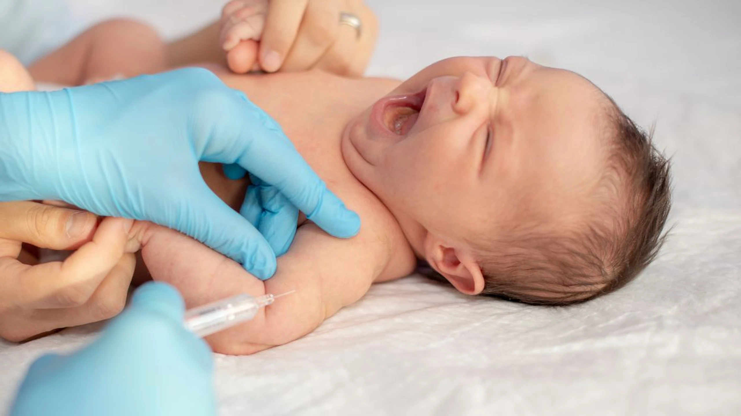 Các mũi tiêm cho trẻ sơ sinh theo độ tuổi cha mẹ không nên bỏ lỡ