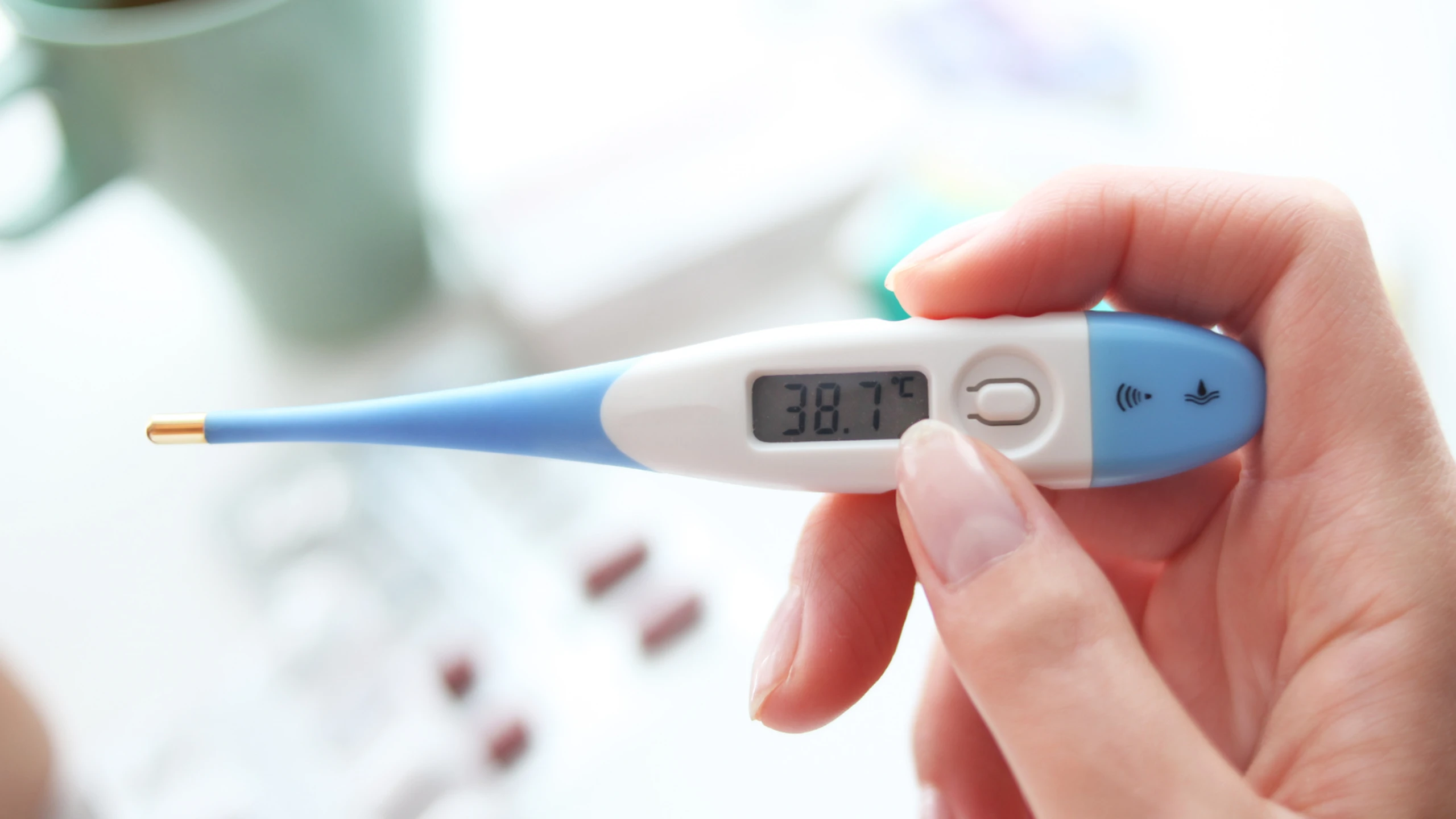 Cách chăm sóc người bị sốt hiệu quả, an toàn và những lưu ý cần biết