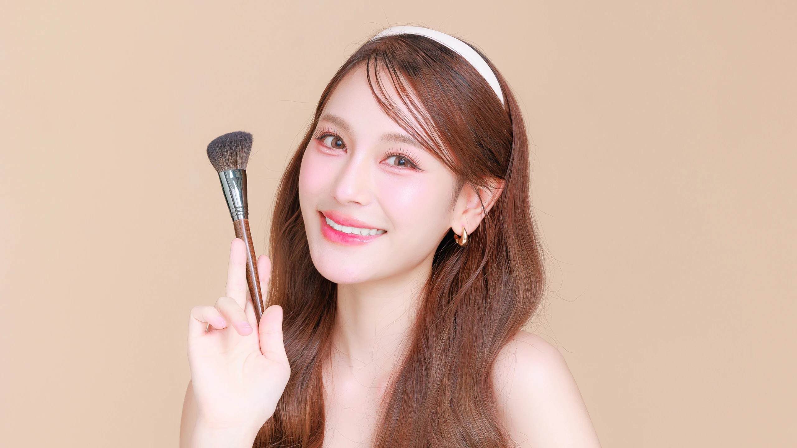 Cách trang điểm nhẹ nhàng: 11 bước đơn giản cho người mới