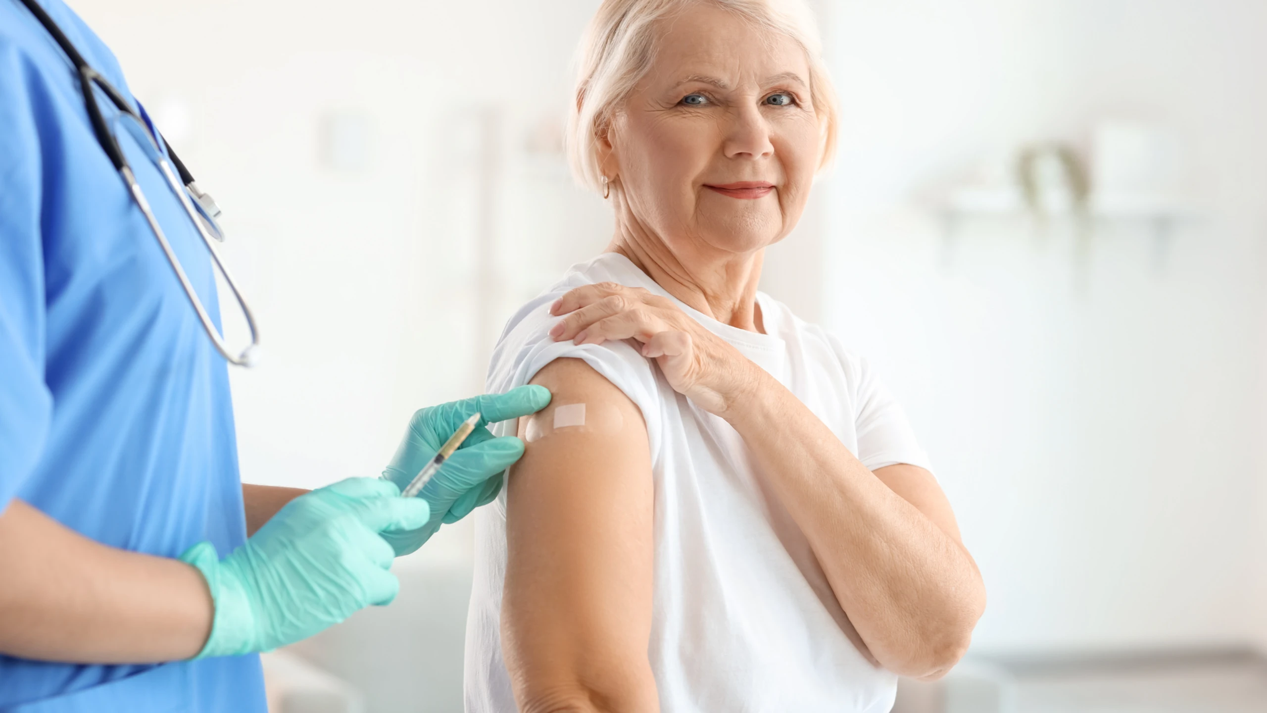 Độ tuổi tiêm vắc xin Arexvy: Những điều cần biết trước khi tiêm