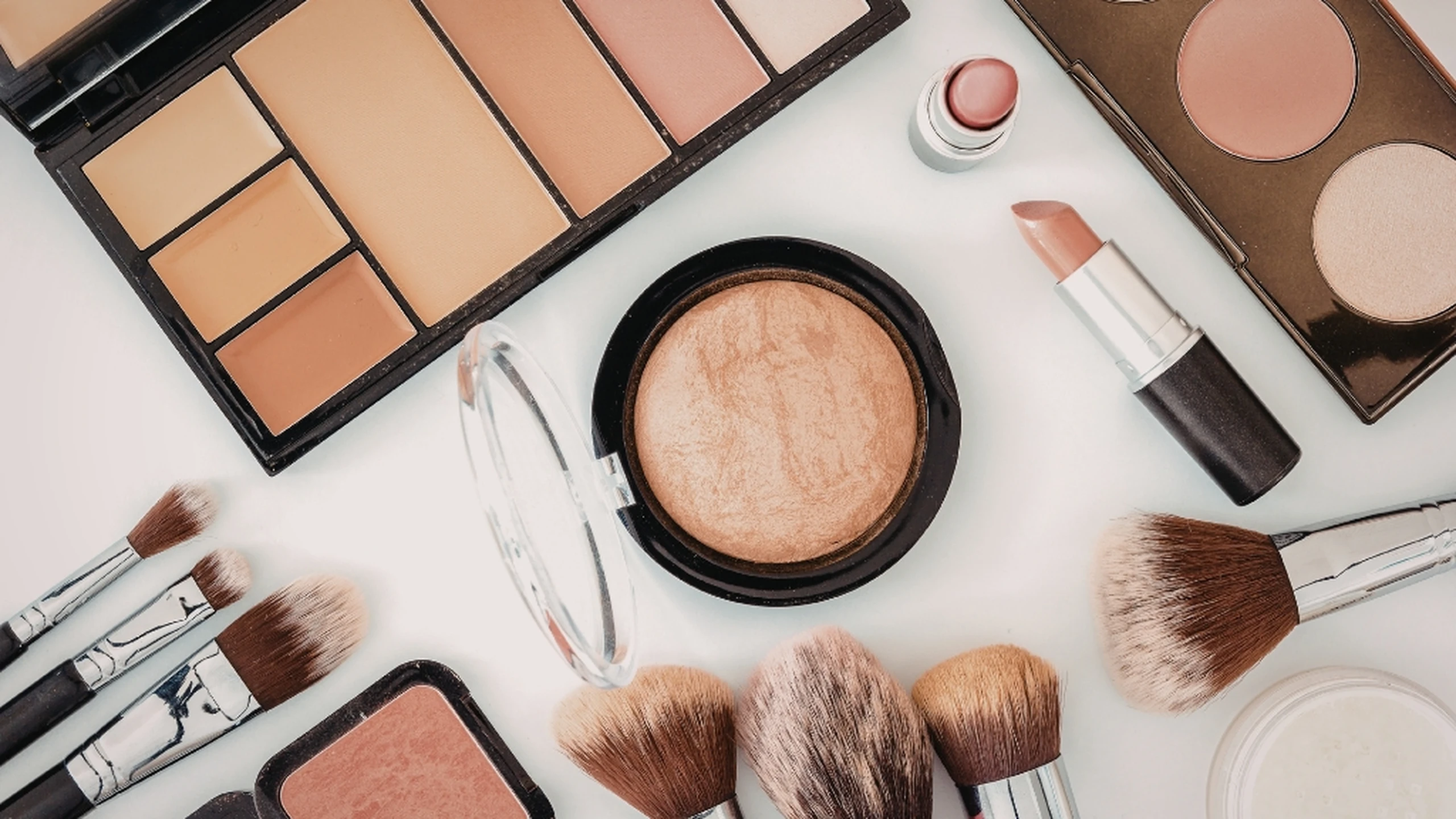 Highlight là gì? Công dụng highlight trong makeup bạn cần biết