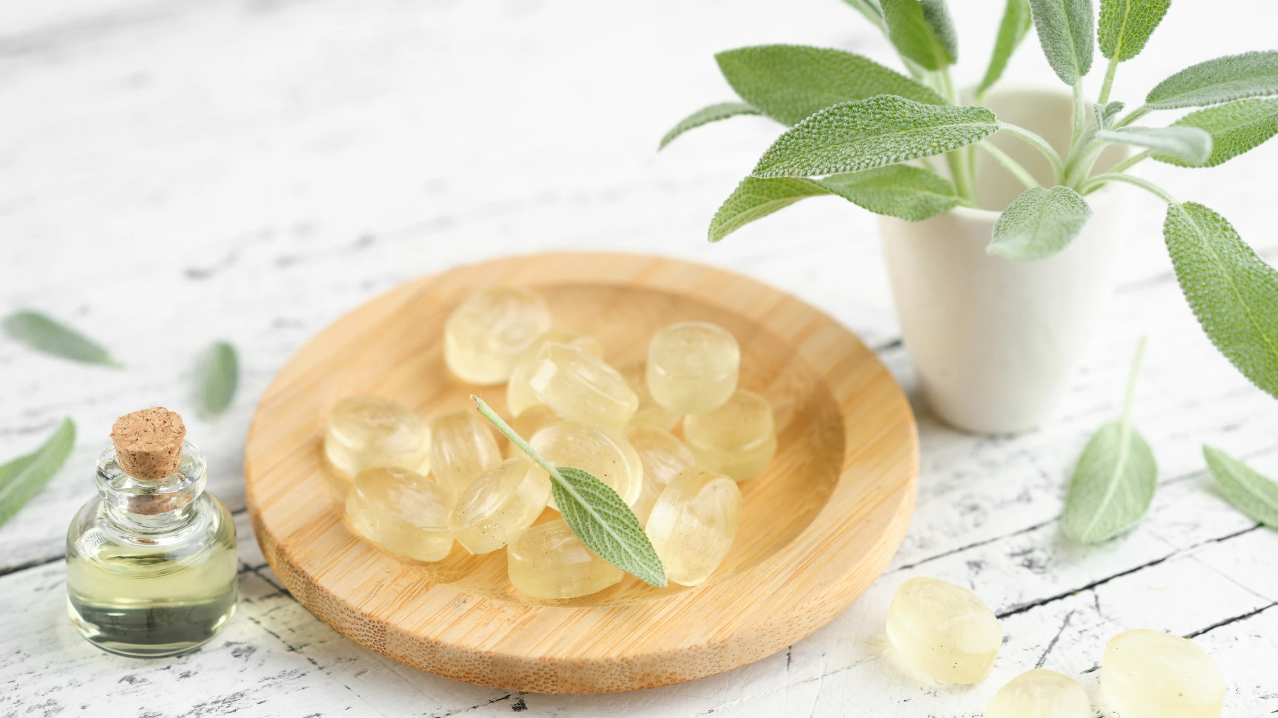 Kẹo ngậm là gì? Phân biệt, công dụng và lưu ý khi dùng