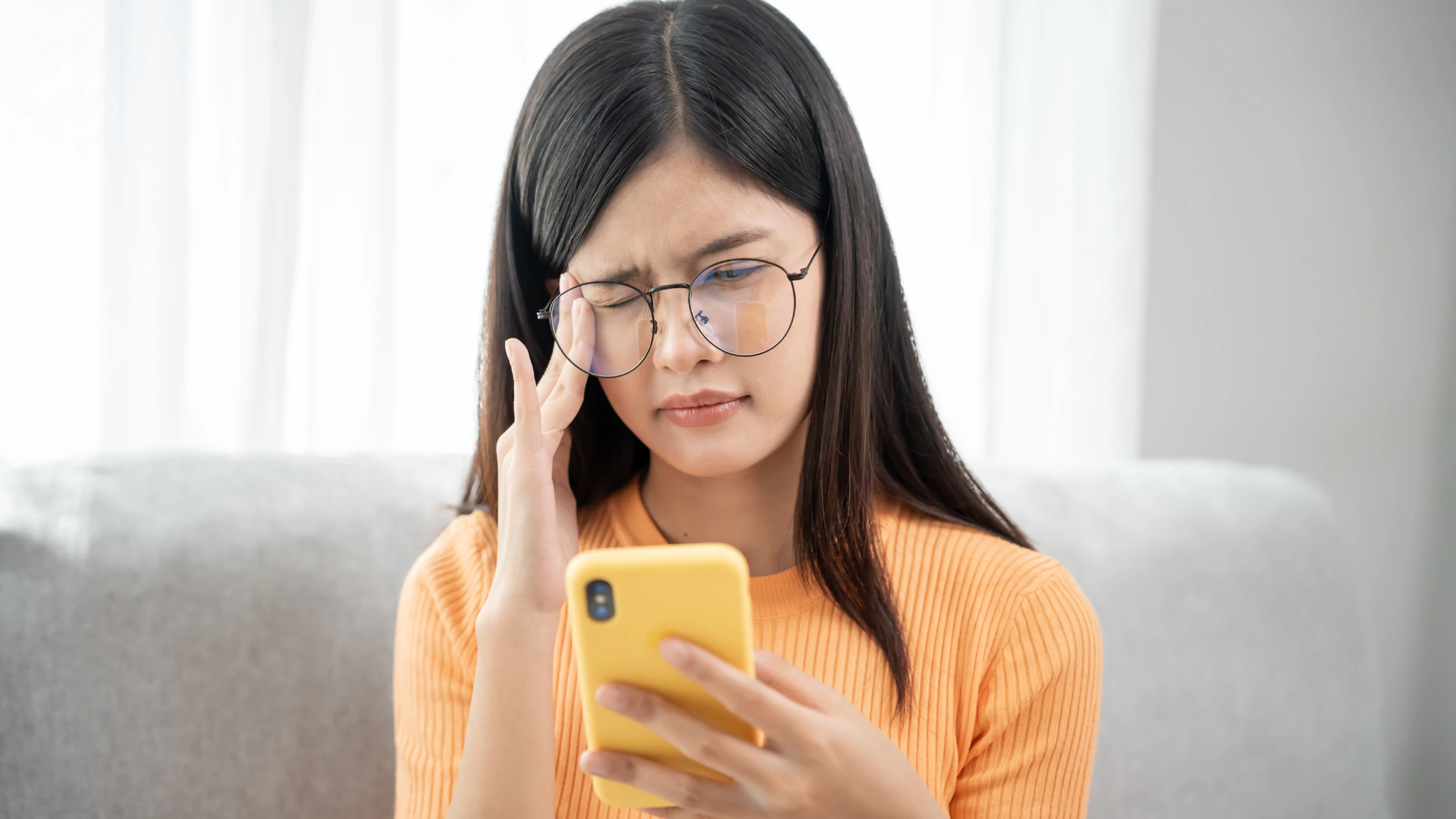 Kiểm tra mắt cận bằng điện thoại có chính xác không?