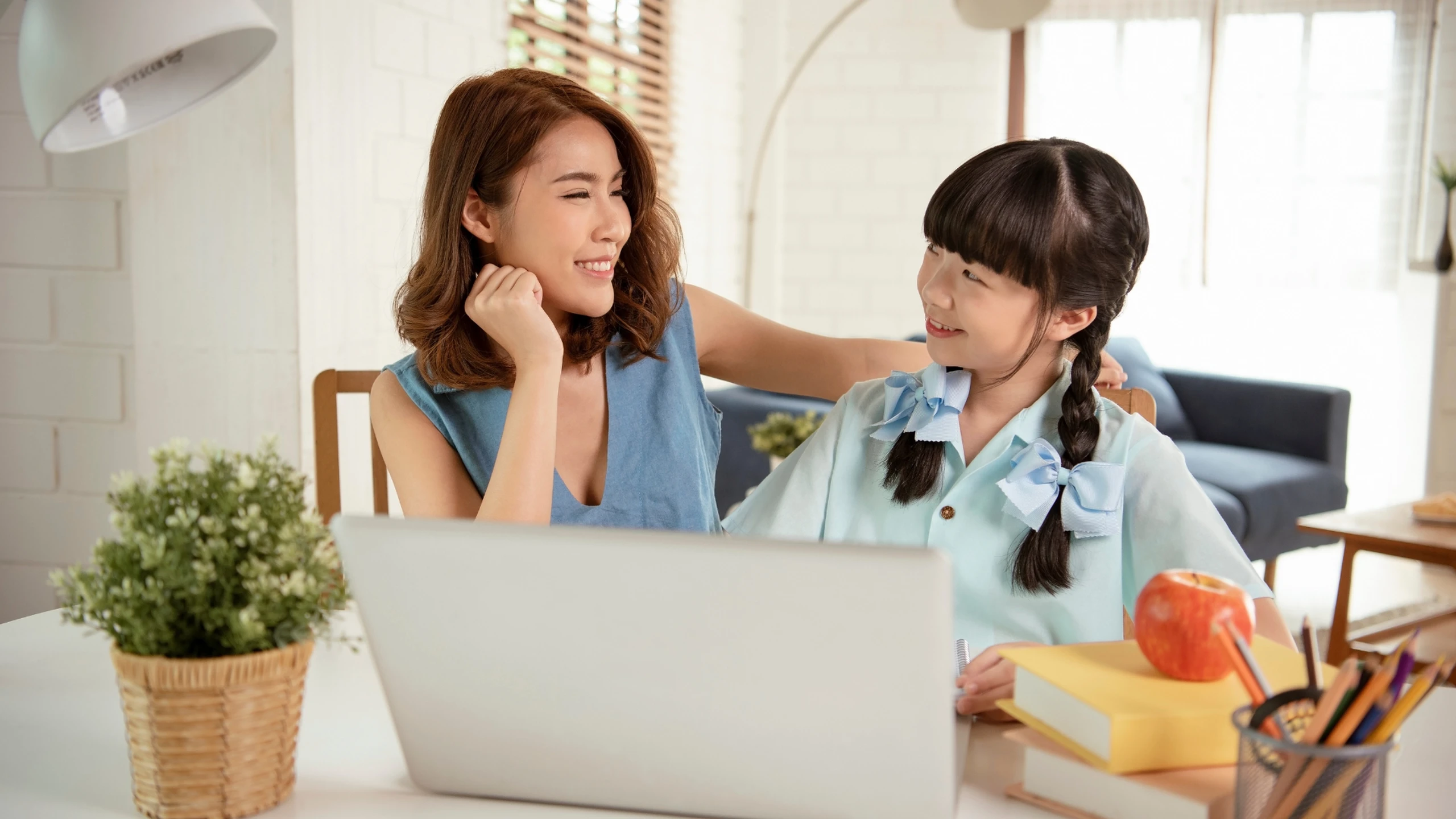 Kỳ kinh đầu tiên: Chuẩn bị sớm để trẻ không bối rối