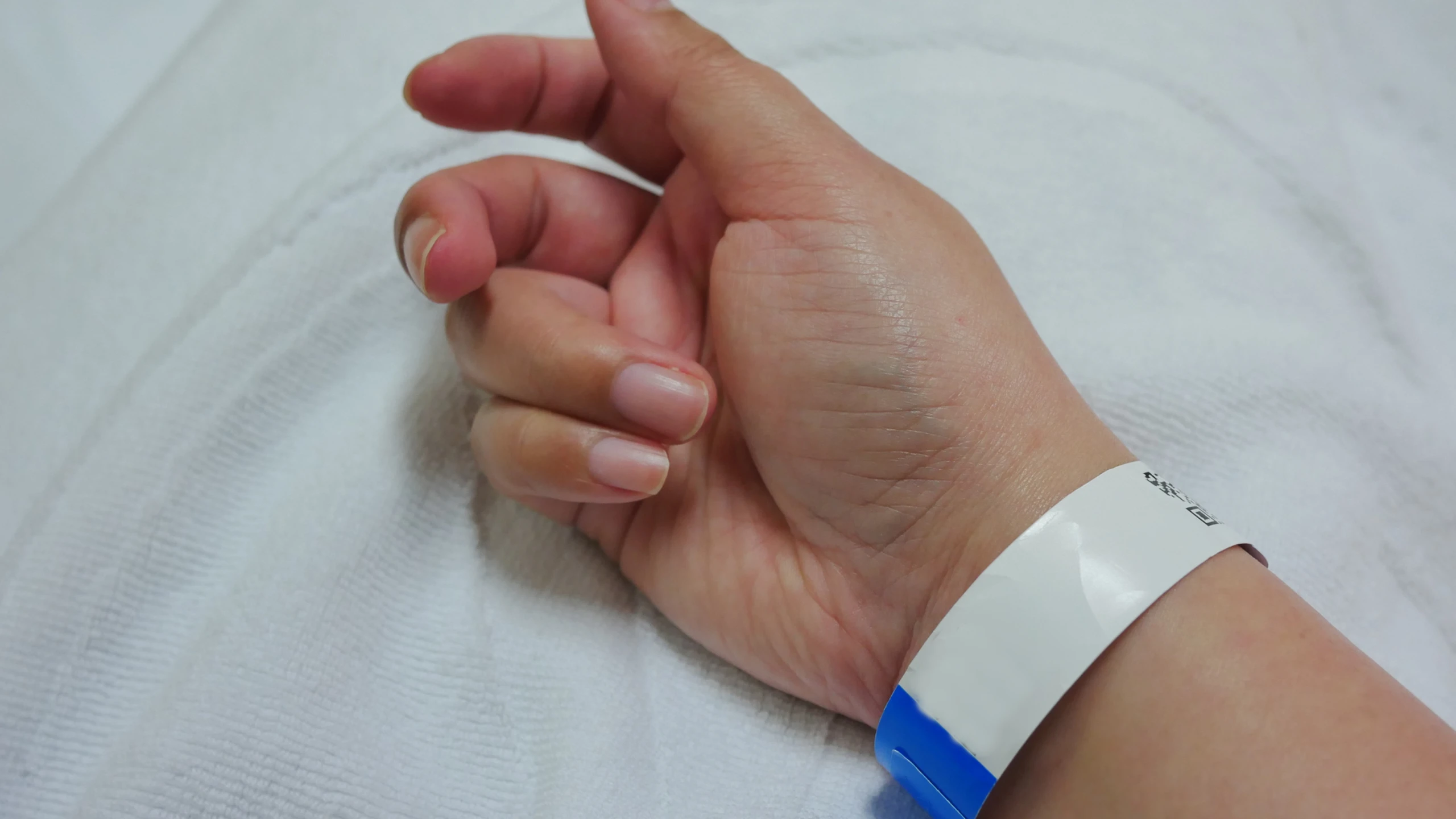 Lạm dụng khí cười gia tăng, nữ sinh đến viện vẫn không rời bình N2O