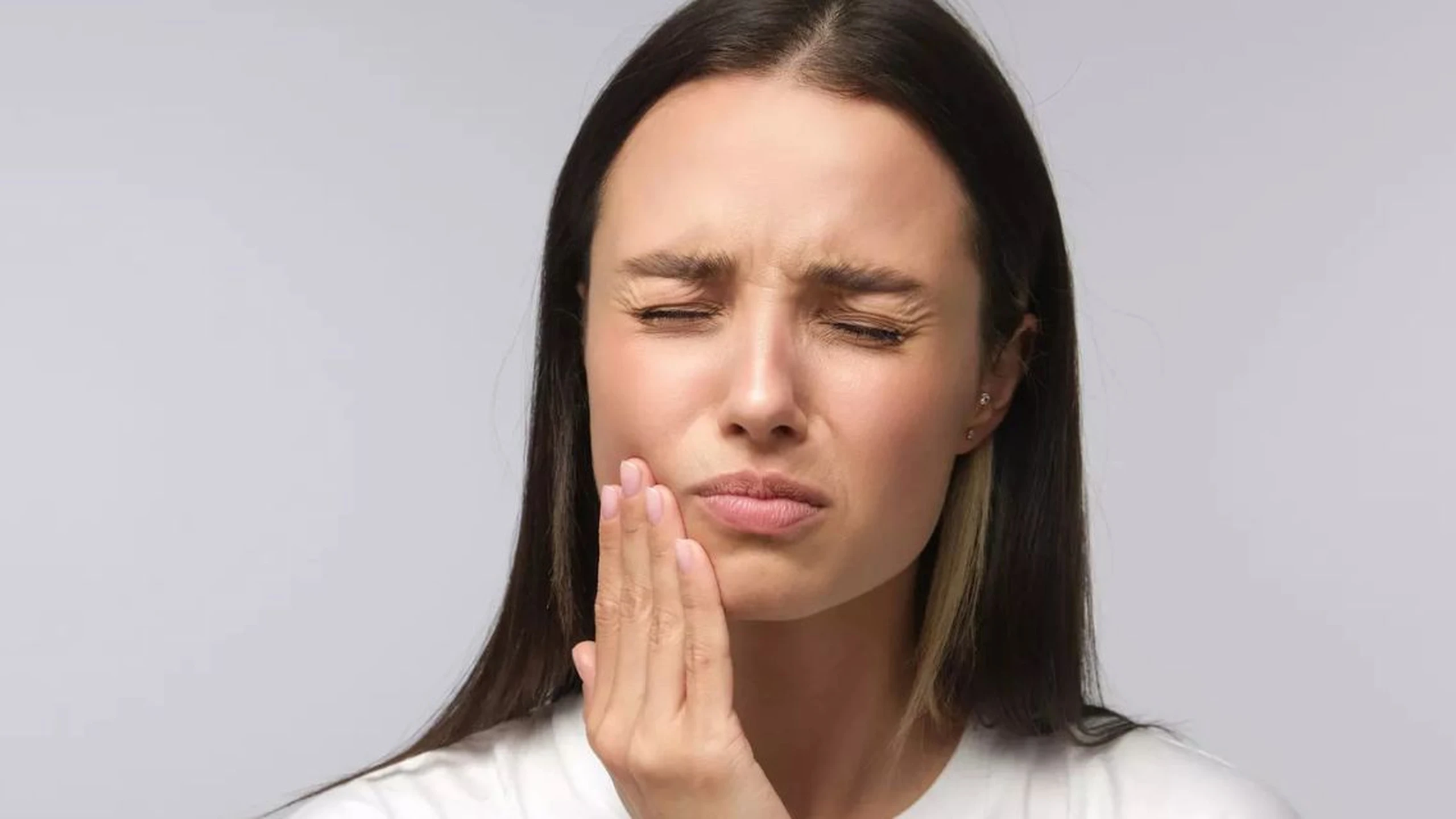 Mặt bị tê như kiến bò là dấu hiệu bệnh gì? Nguyên nhân và cách xử trí