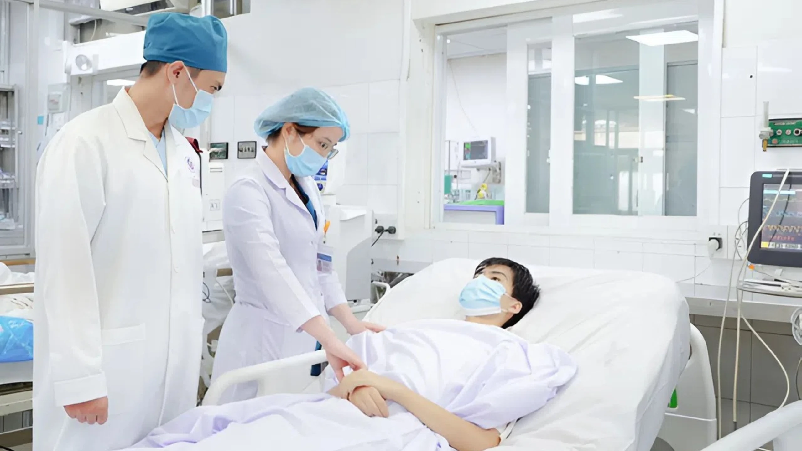 Nam thiếu niên nguy kịch vì sốt xuất huyết biến chứng tan huyết cấp hiếm gặp