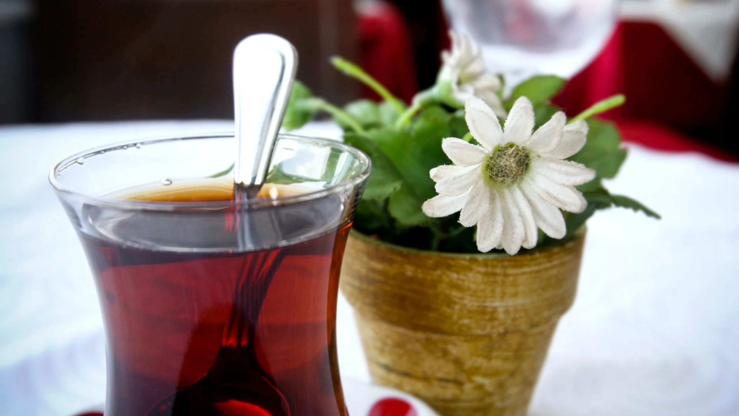 Nước lê táo đỏ gừng có tác dụng gì đối với sức khỏe? Những lưu ý khi sử dụng