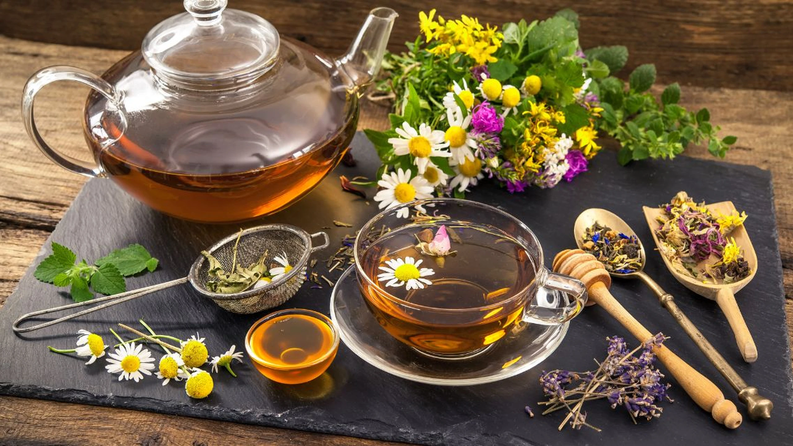 Các loại nước thảo dược phổ biến và những lợi ích sức khỏe cần biết