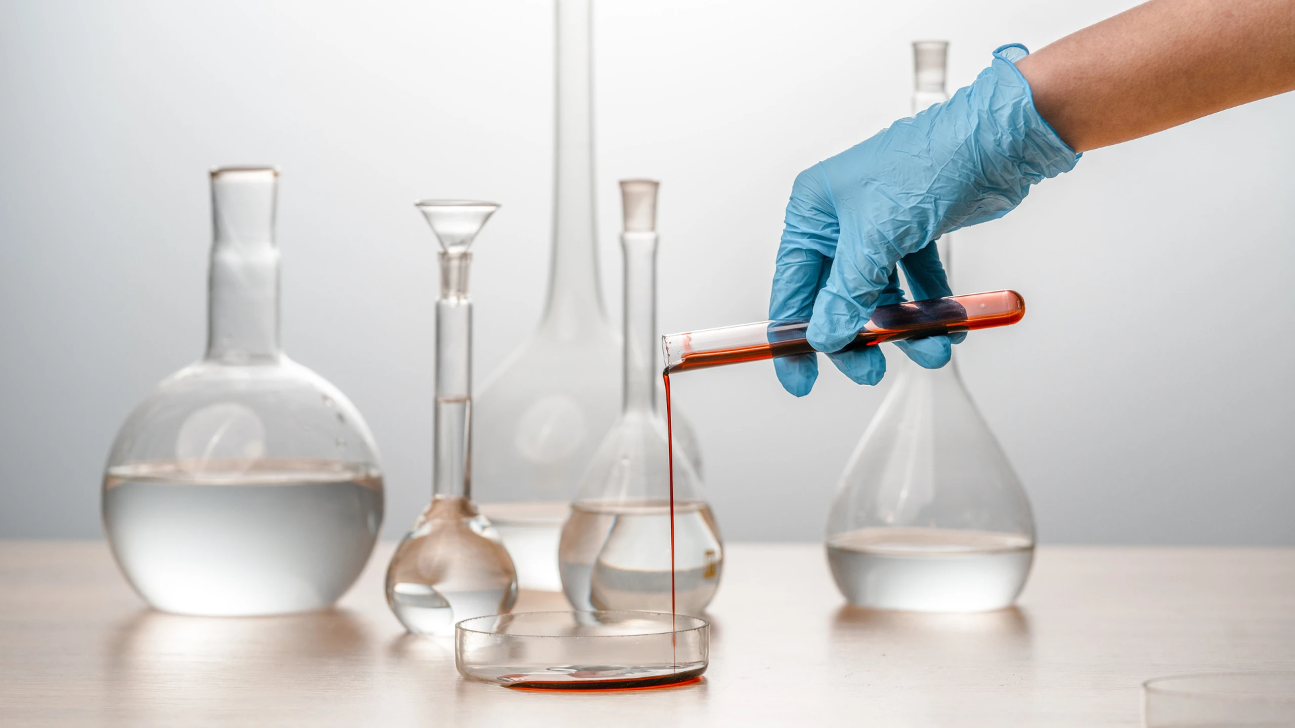 Phenoxyethanol có an toàn không? Thông tin khoa học từ chuyên gia
