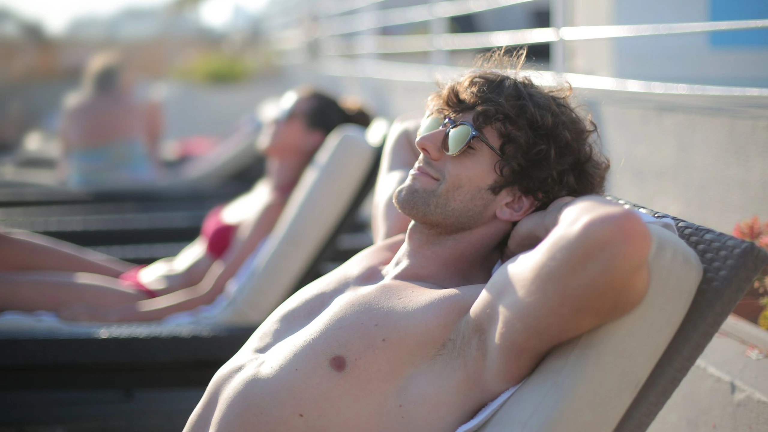 Phơi nắng có tác dụng gì? Top 7 tác dụng mang lại từ việc tắm nắng