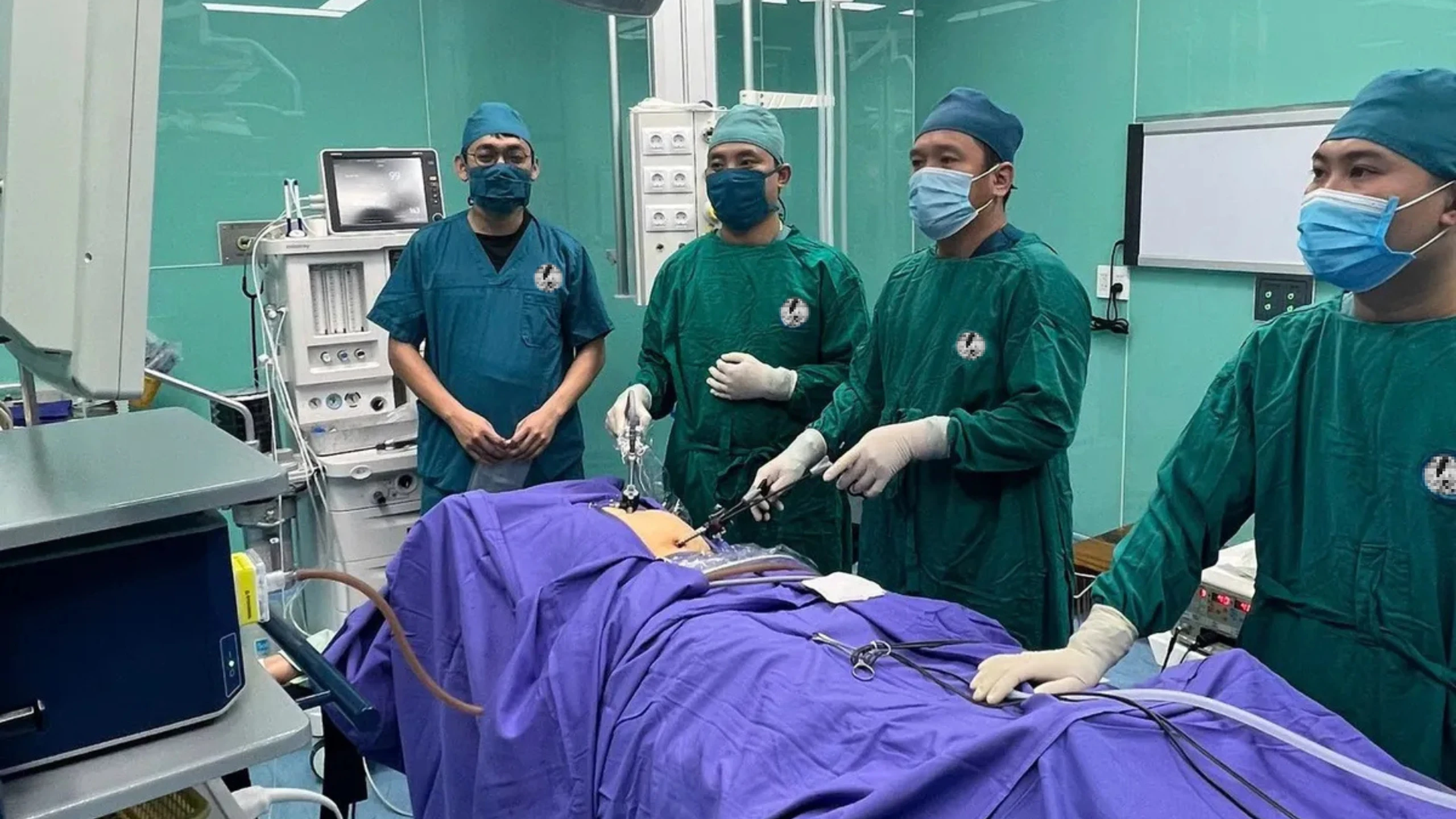 Quảng Ninh: Cứu sống bệnh nhân bị xương cá đâm thủng ruột non