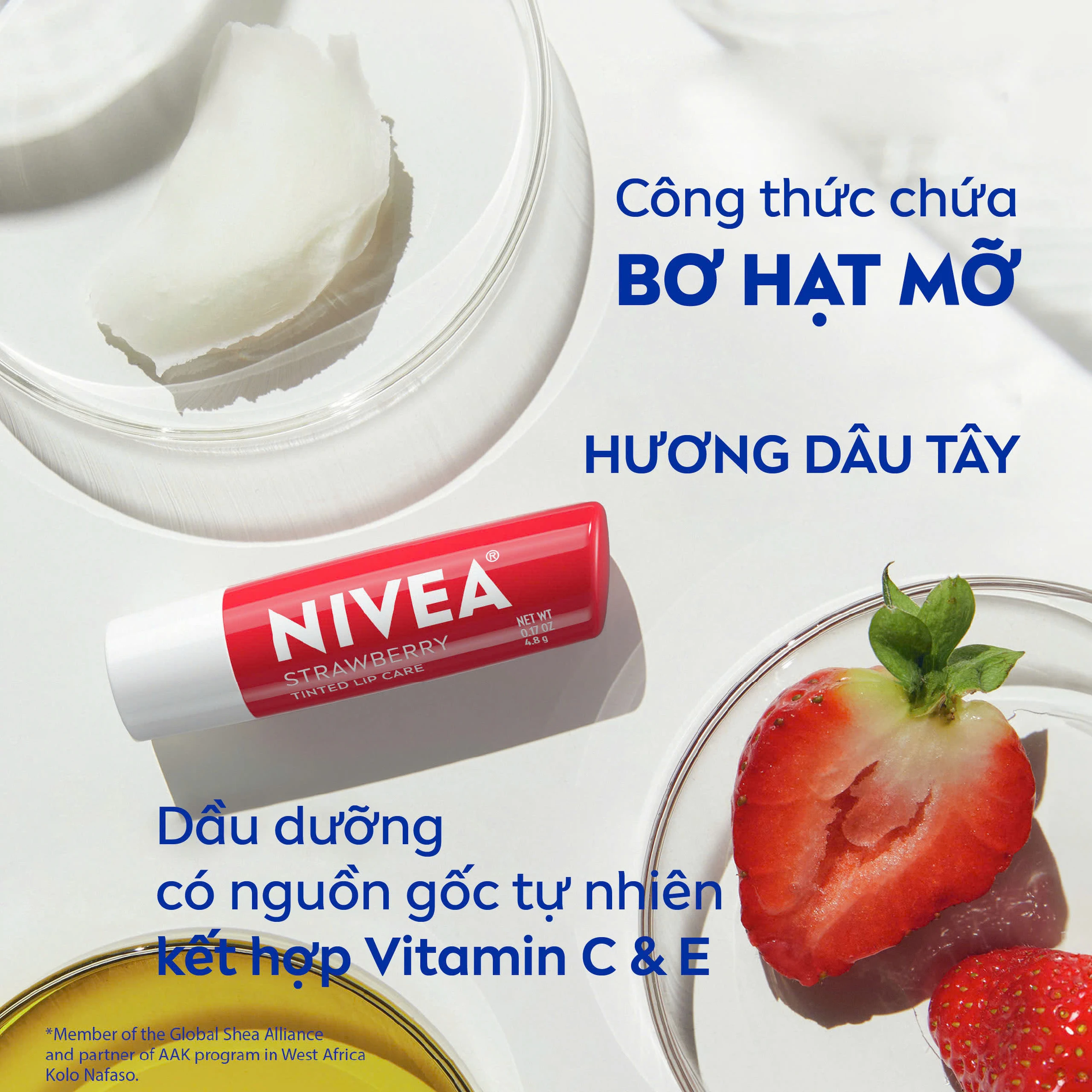 Son môi dưỡng ẩm Nivea Strawberry Shine 4.8g 3