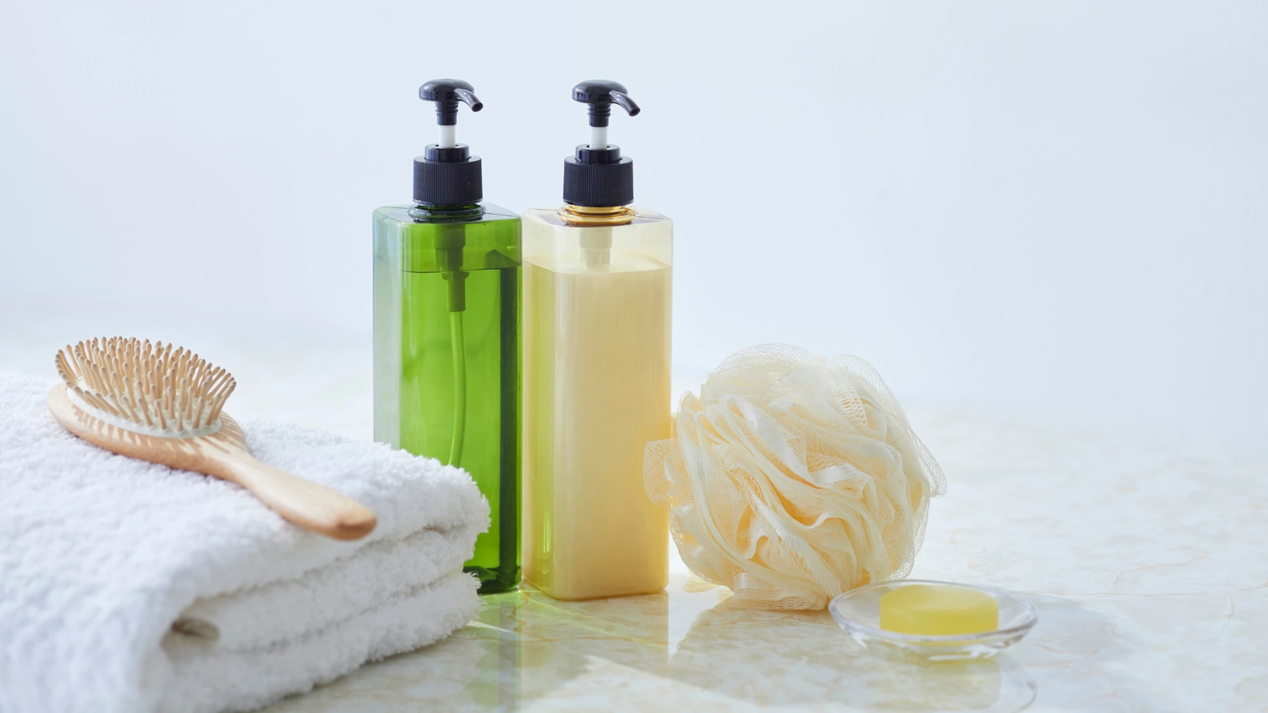 Thường xuyên đổi dầu gội có gây rụng tóc không?