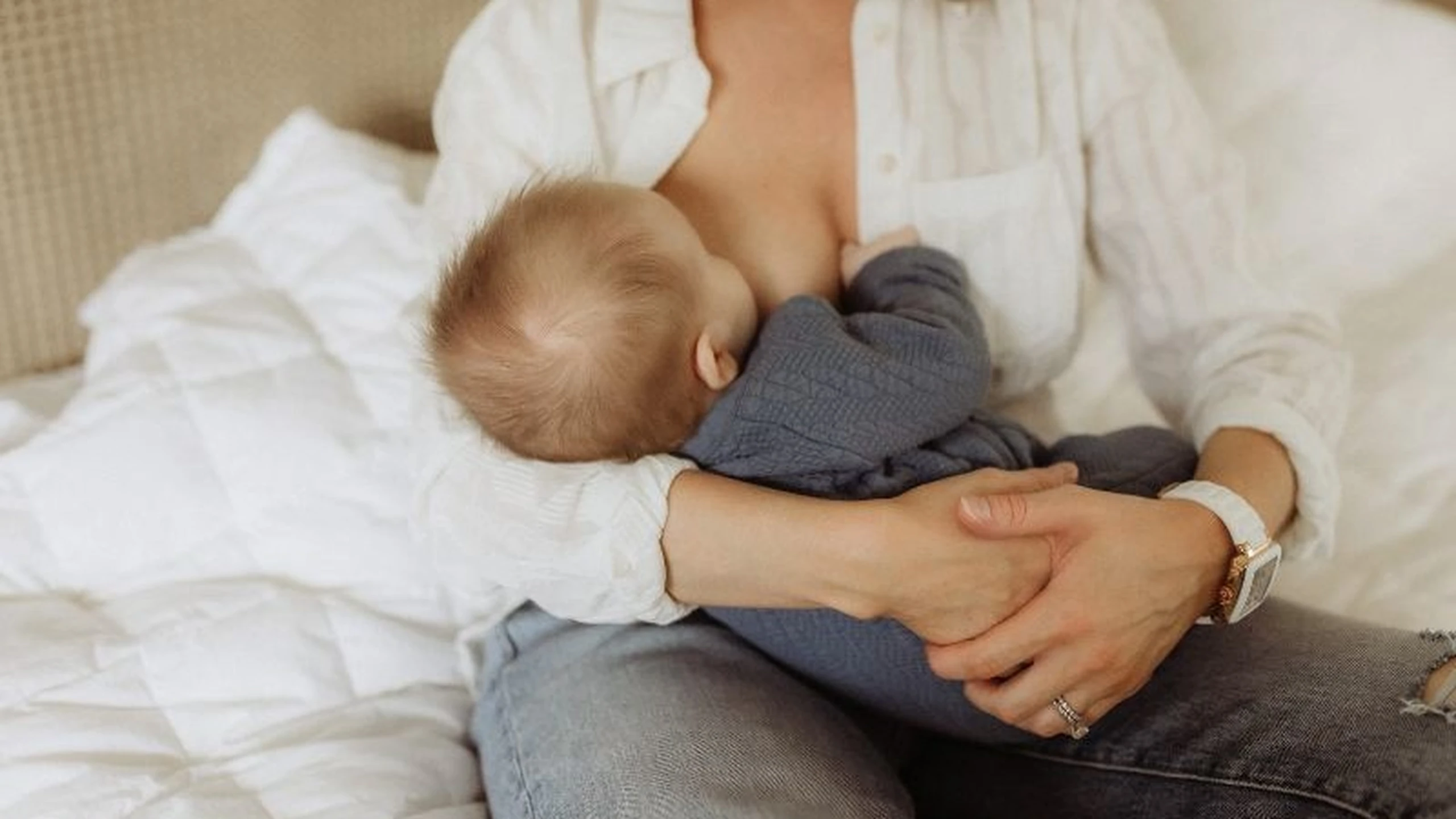 Trẻ không bú mẹ hay ốm vặt: Nguyên nhân và cách tăng sức đề kháng