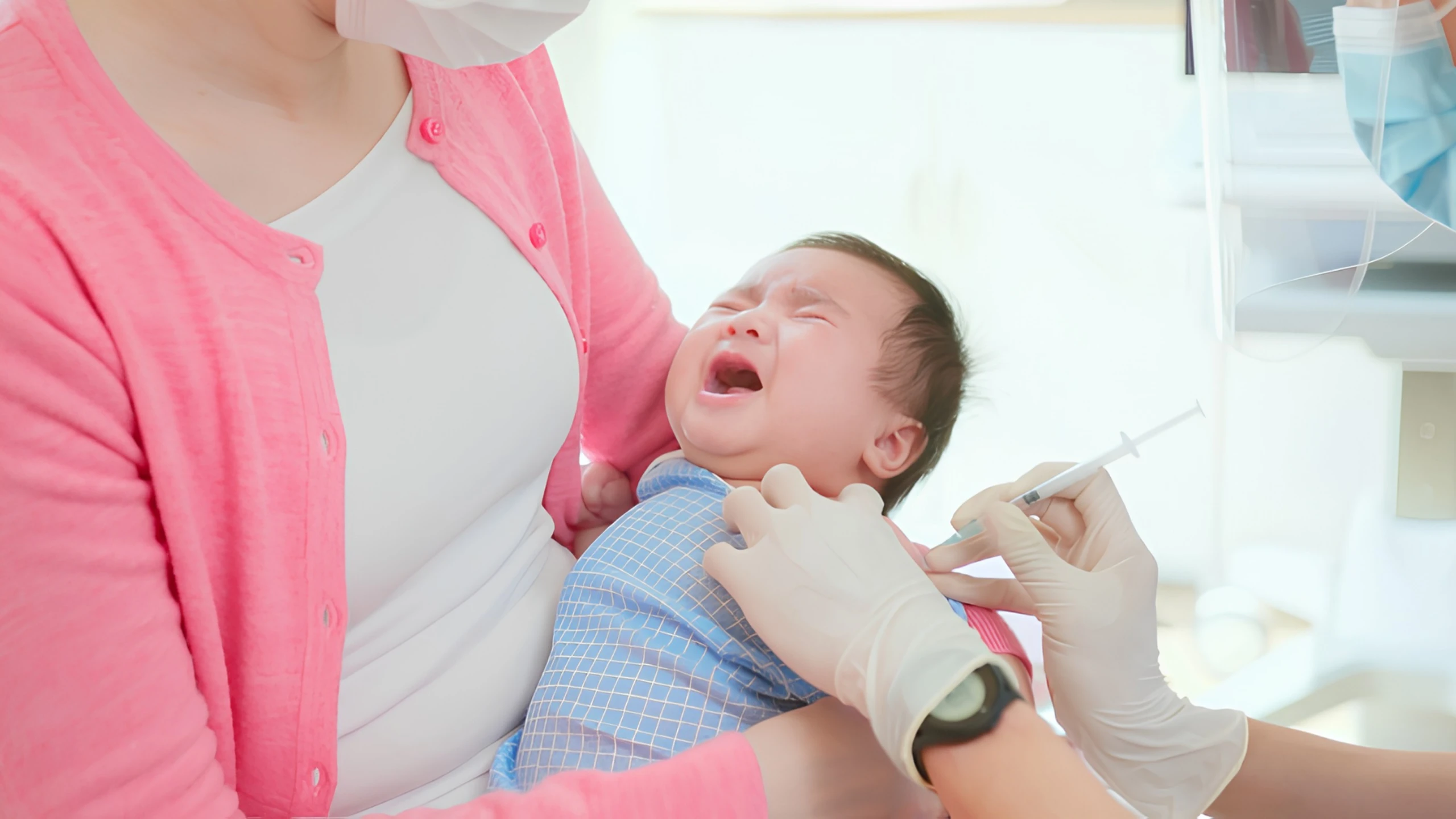 Trẻ sinh non có nên tiêm kháng thể đơn dòng phòng ngừa RSV không?