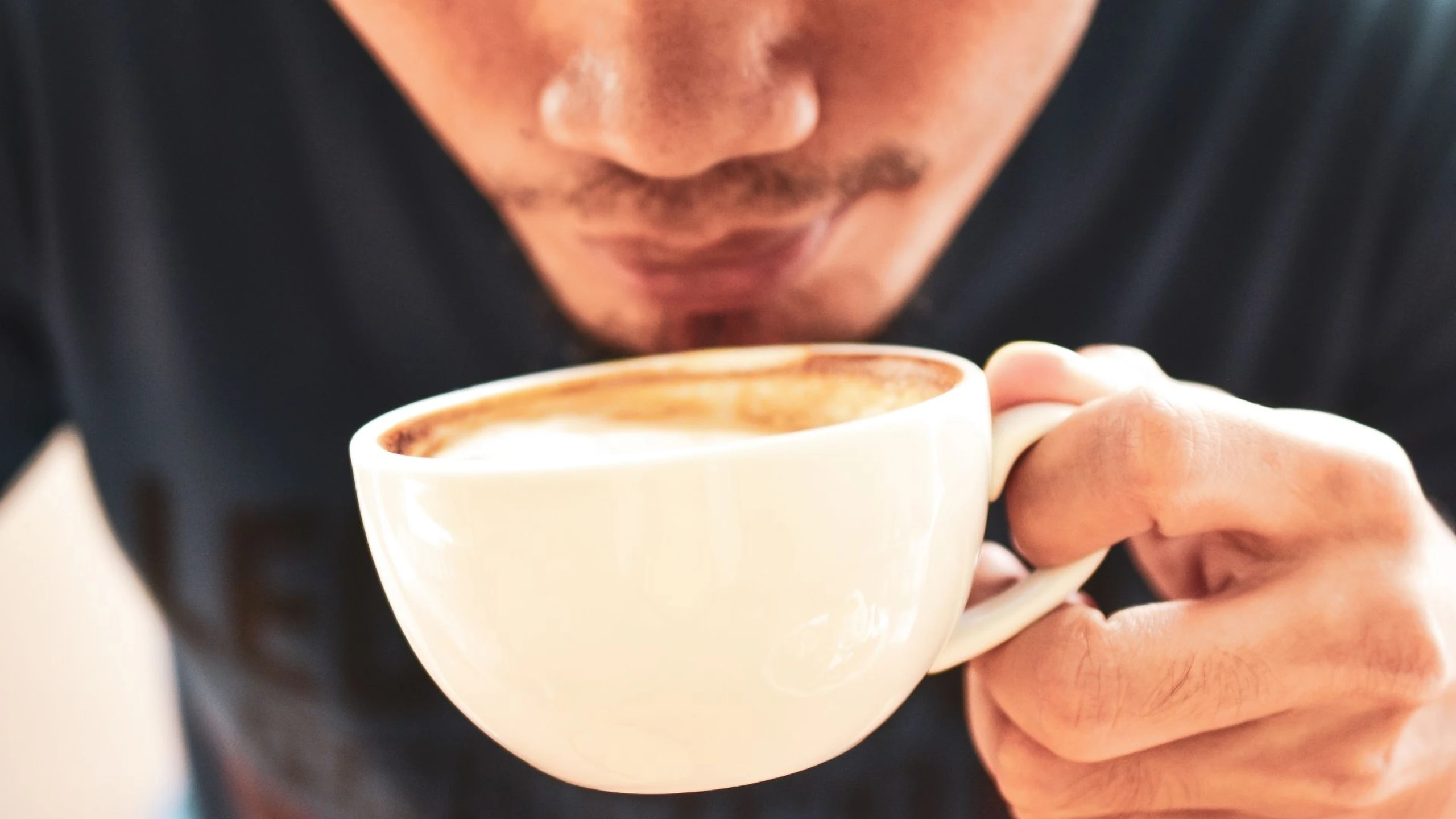 Uống cà phê có tăng huyết áp không? Giải đáp và lưu ý khi sử dụng