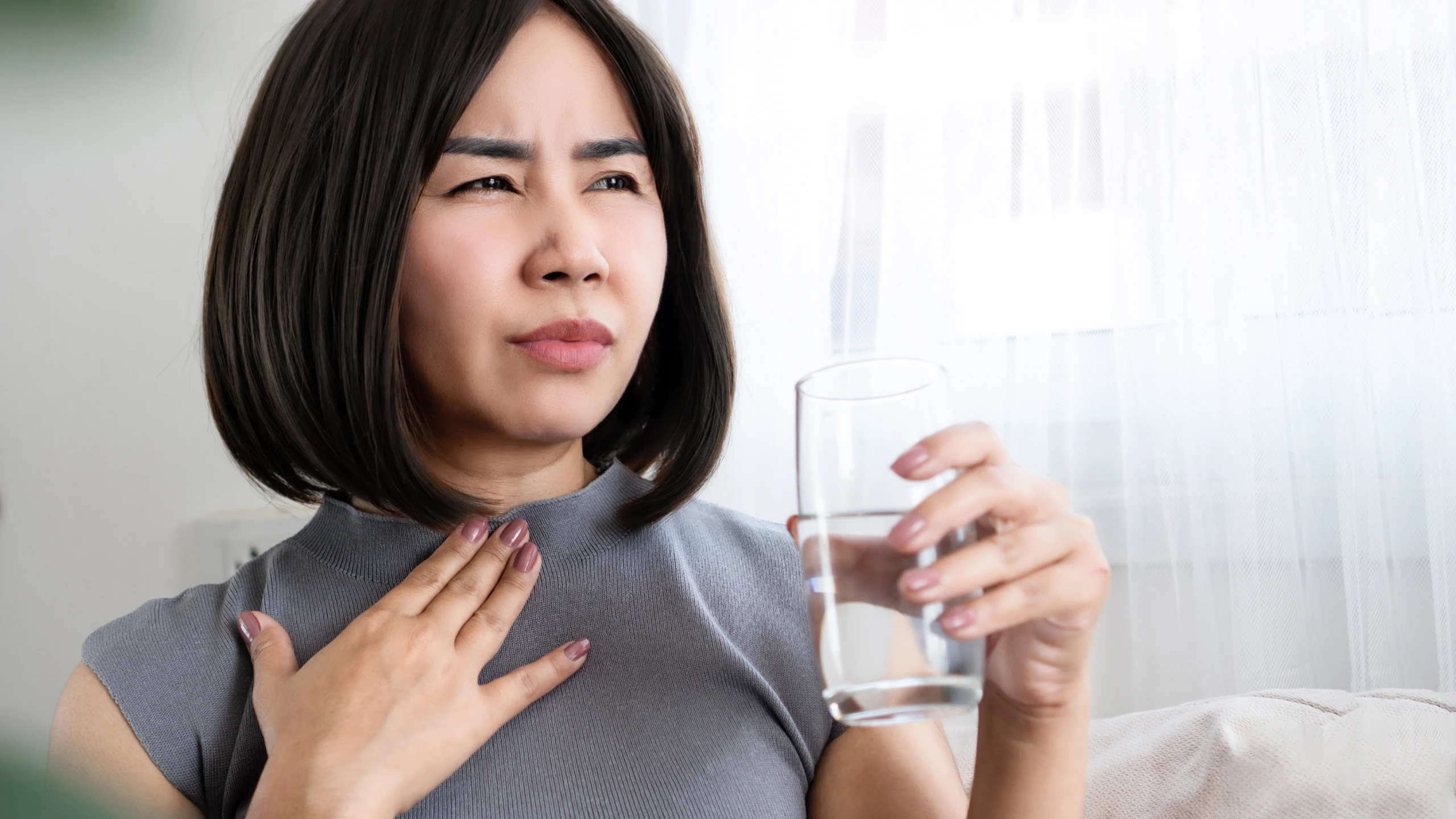 Vì sao khi căng thẳng, nhiều người có xu hướng uống nước liên tục? 0