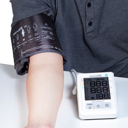 Máy đo huyết áp bắp tay Microlife B3 Comfort hỗ trợ đo huyết áp, nhịp tim