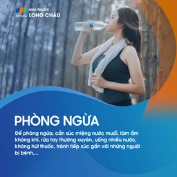 Phòng ngừa đau họng bằng cách súc miệng nước muối, giữ ấm, rửa tay thường xuyên và tránh tiếp xúc nguồn bệnh