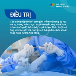 Điều trị gồm kiểm soát áp lực nội sọ, dùng thuốc an thần hoặc phẫu thuật mở hộp sọ nếu cần