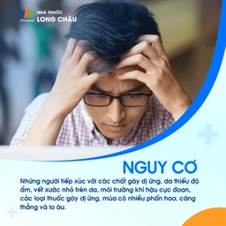 Nguy cơ chàm tăng khi tiếp xúc dị nguyên, da khô, khí hậu khắc nghiệt, dùng thuốc gây dị ứng, stress kéo dài.