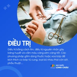 Điều trị gồm cầm máu, dùng thuốc co hồi tử cung, lấy nhau sót hoặc phẫu thuật