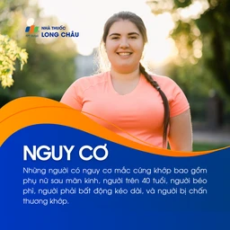 Người sau mãn kinh, trên 40 tuổi, béo phì hoặc ít vận động dễ bị cứng khớp