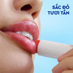 Son môi dưỡng ẩm Nivea Strawberry Shine 4.8g 5