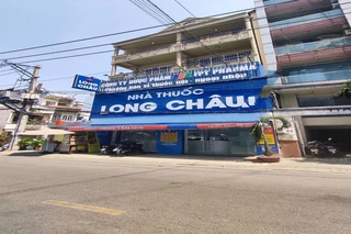 Nhà Thuốc FPT Long Châu 26-28 Nguyễn Cửu Vân (Ngã Tư Nguyễn Cửu Vân Và Trần Văn Khê), P. 17, Q. Bình Thạnh, TP. Hồ Chí Minh