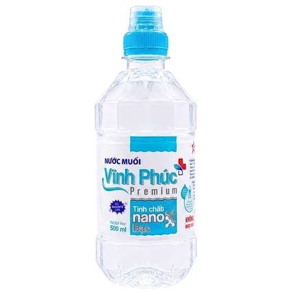 Nước muối Vĩnh Phúc Premium nano bạc 500ml giúp loại bỏ vi khuẩn, khử mùi hôi miệng