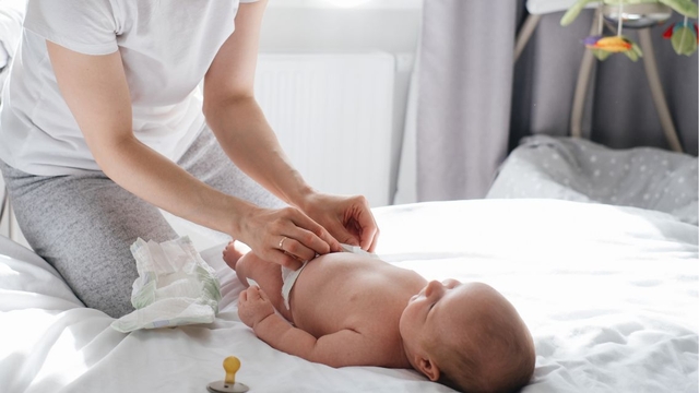 bai-viet/hoi-chung-ta-hong-o-tre-so-sinh-la-gi-co-nguy-hiem-khong.html